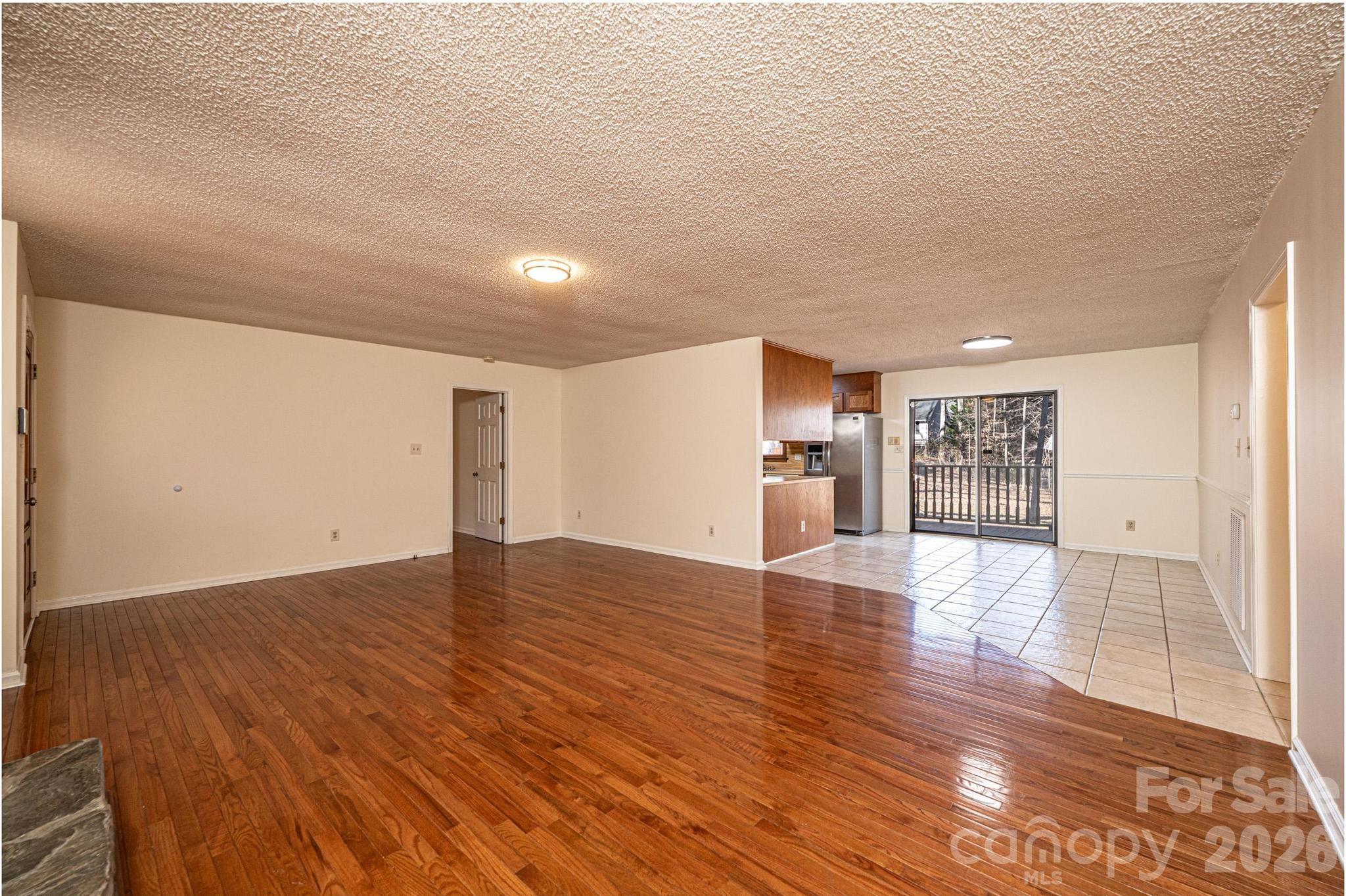 5284 Lisa Lane — Hickory