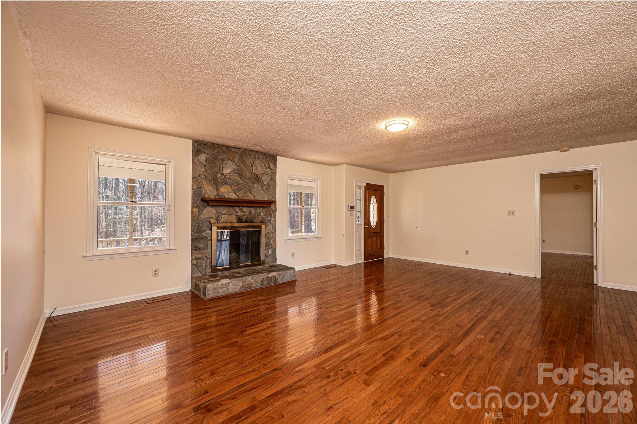5284 Lisa Lane — Hickory