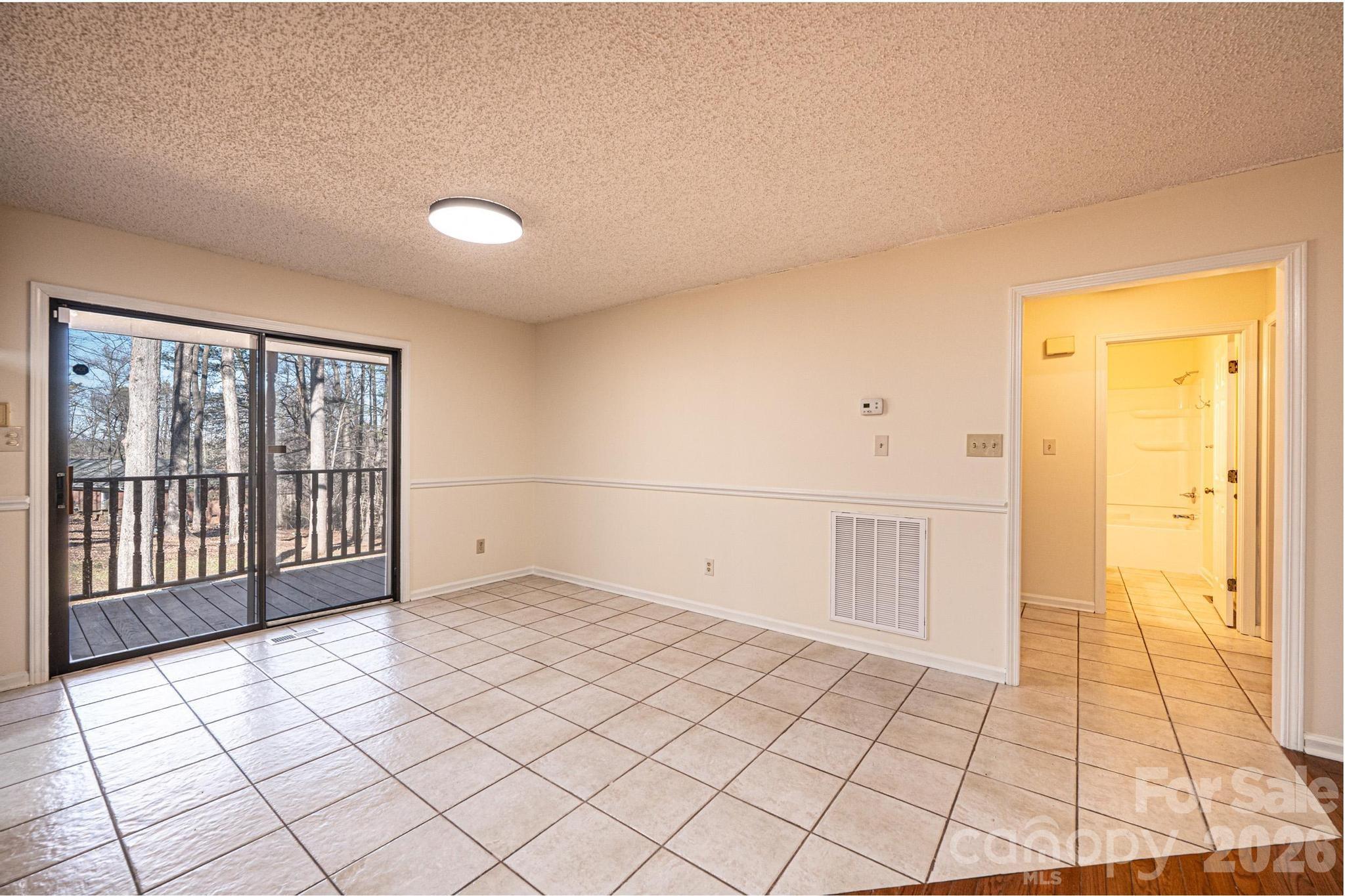 5284 Lisa Lane — Hickory