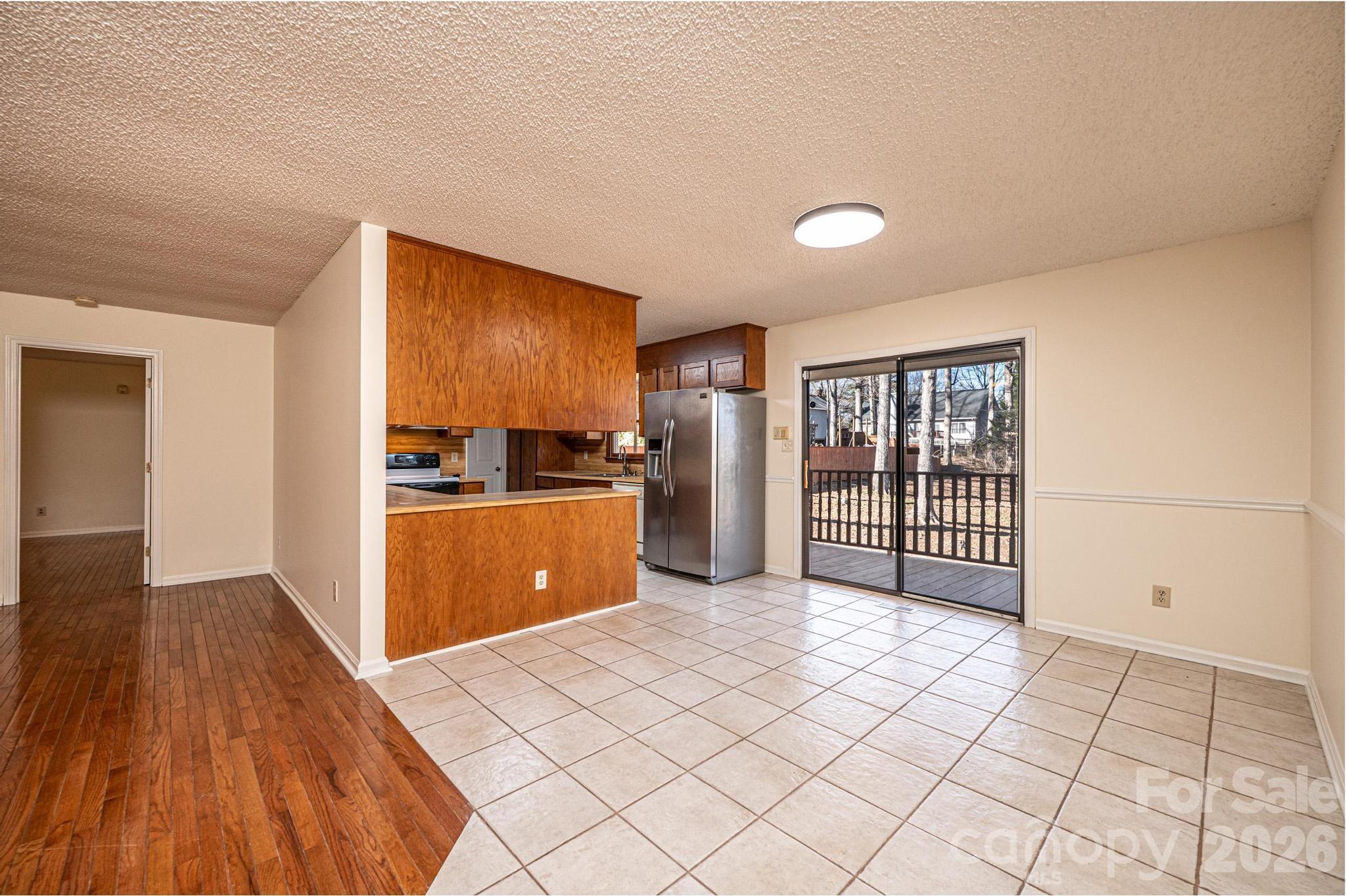 5284 Lisa Lane — Hickory