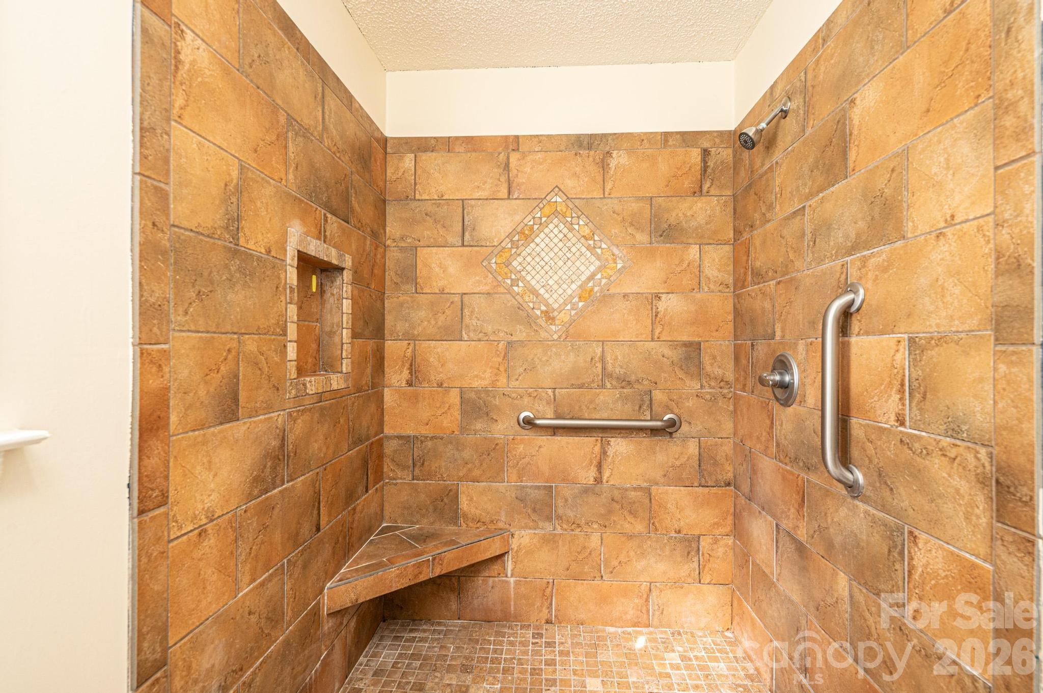 5284 Lisa Lane — Hickory
