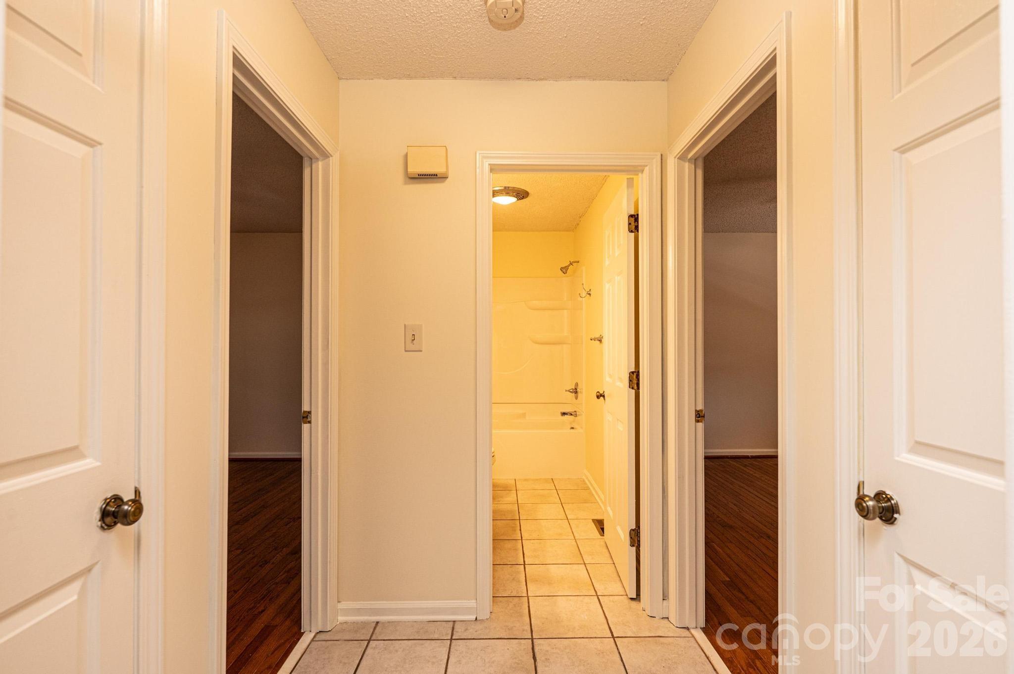 5284 Lisa Lane — Hickory