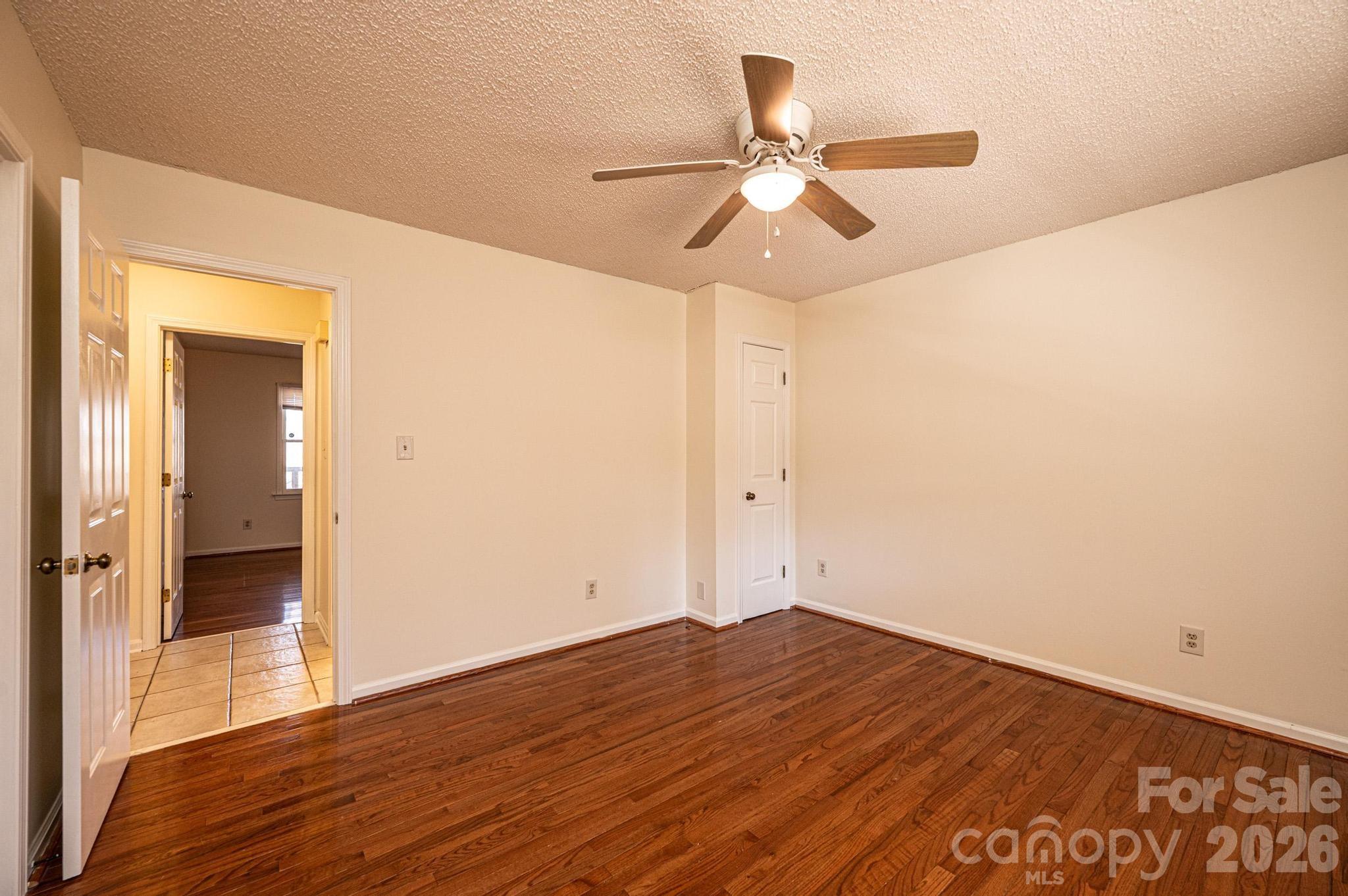 5284 Lisa Lane — Hickory
