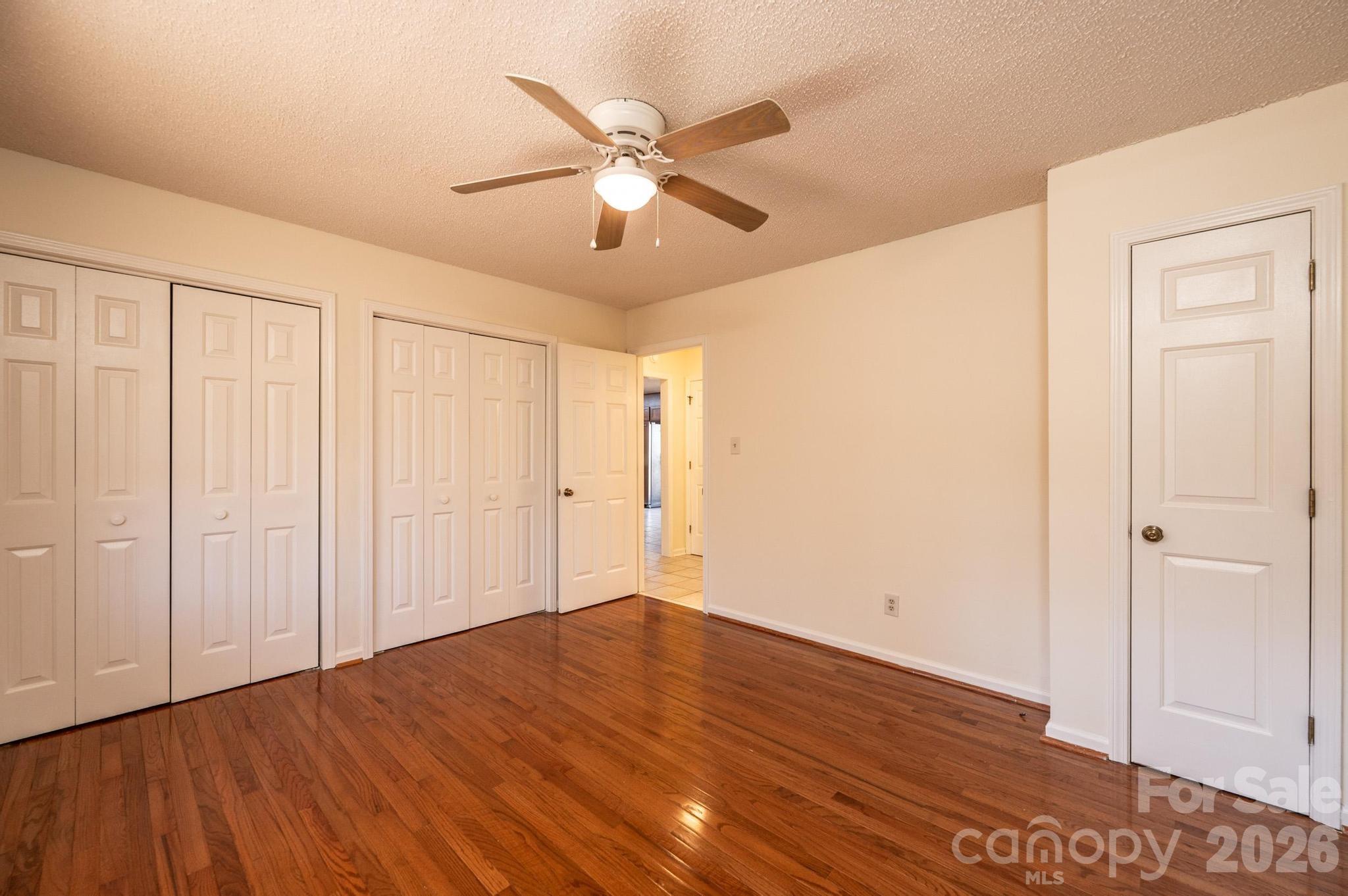 5284 Lisa Lane — Hickory