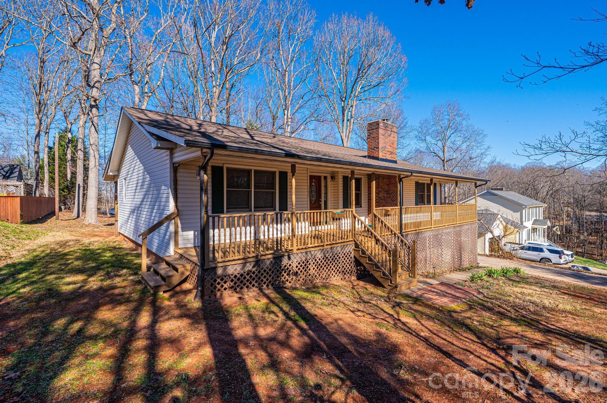 5284 Lisa Lane — Hickory