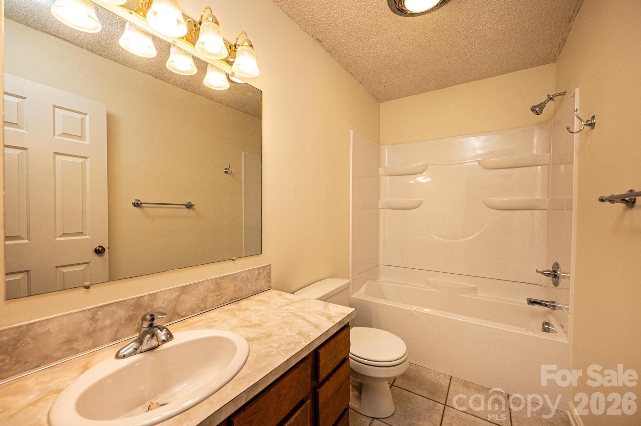 5284 Lisa Lane — Hickory