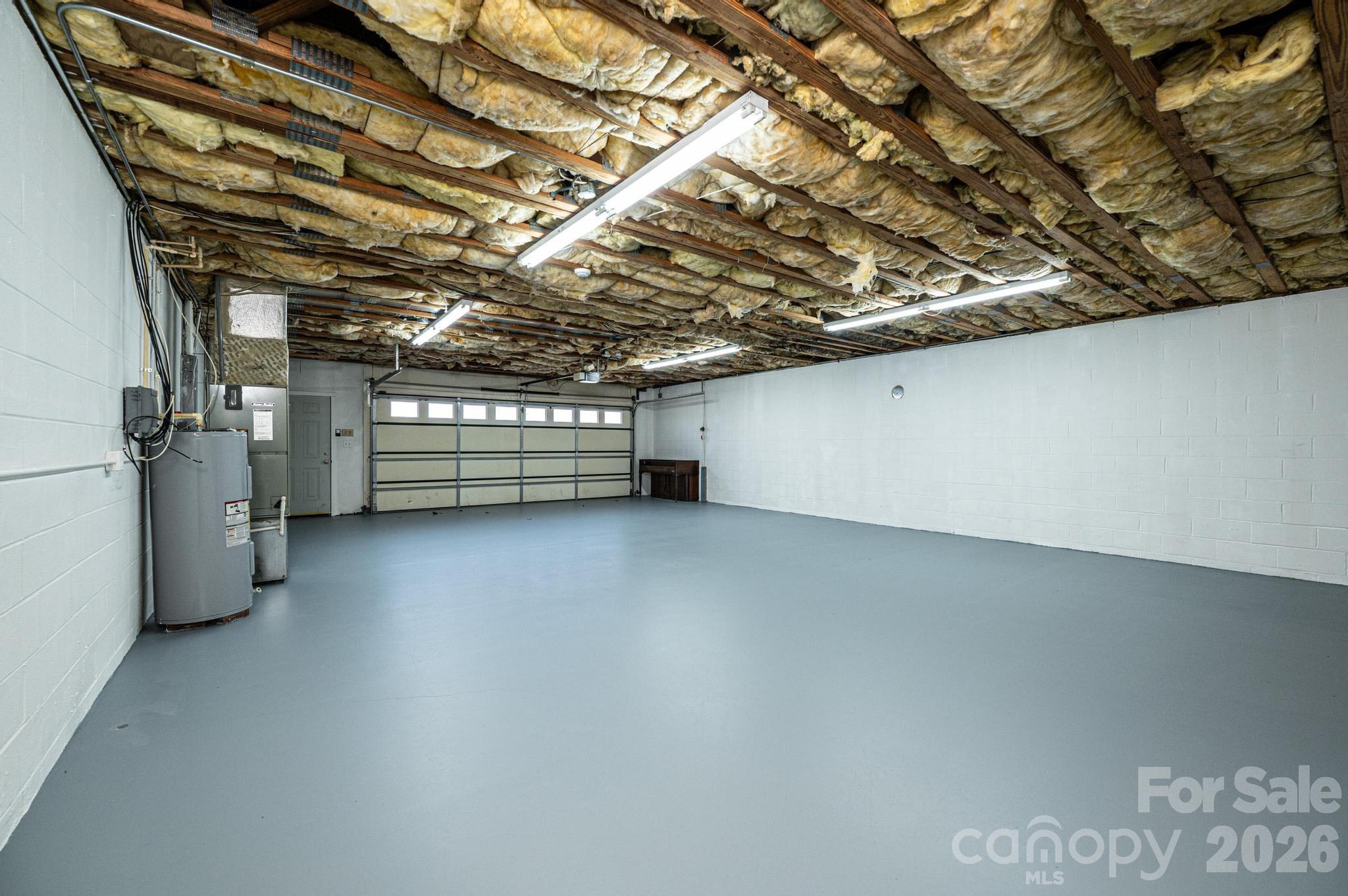 5284 Lisa Lane — Hickory