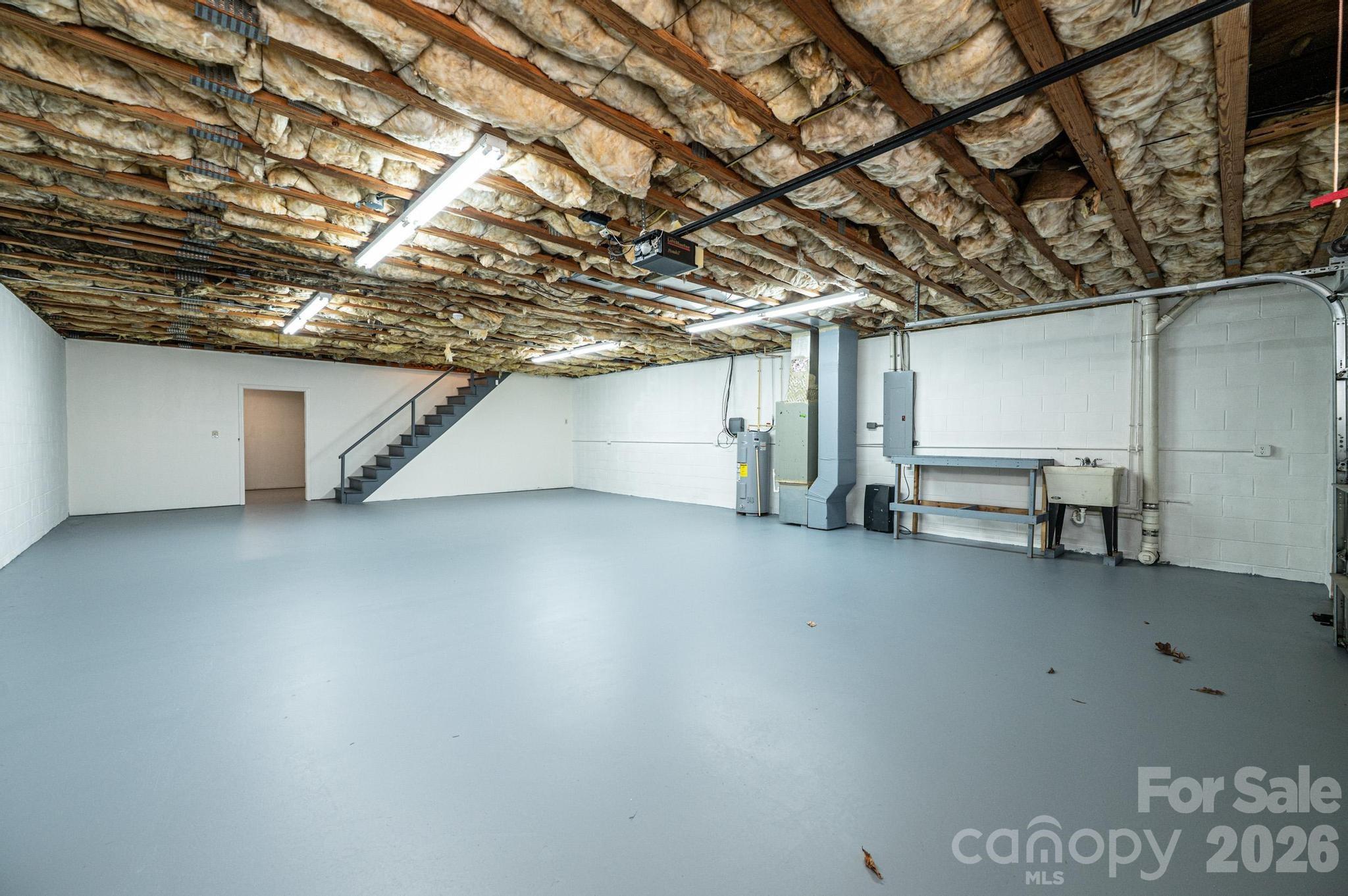 5284 Lisa Lane — Hickory