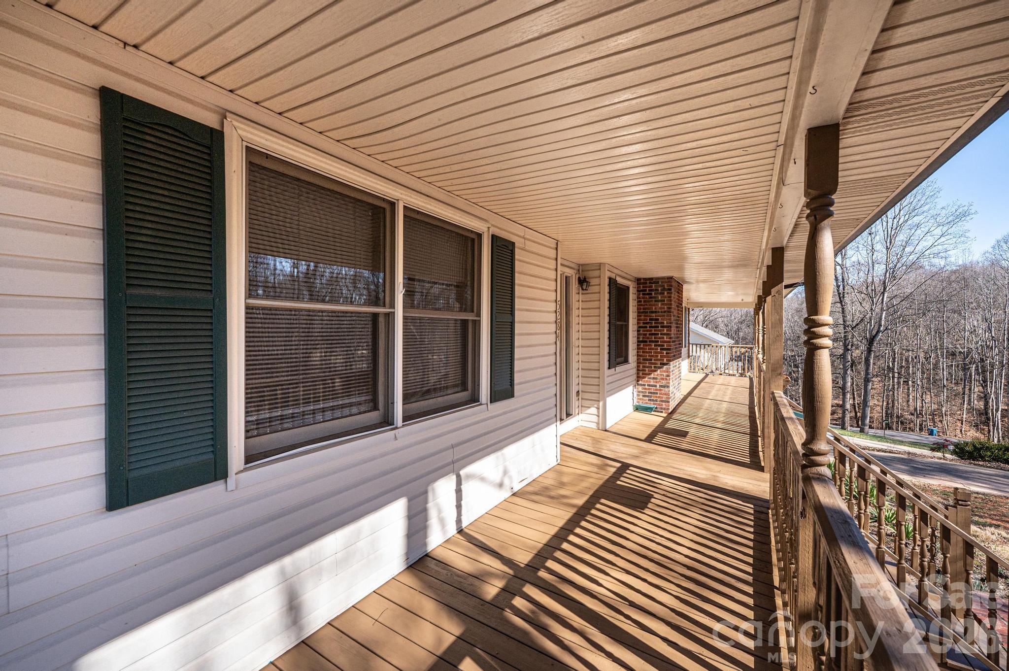 5284 Lisa Lane — Hickory