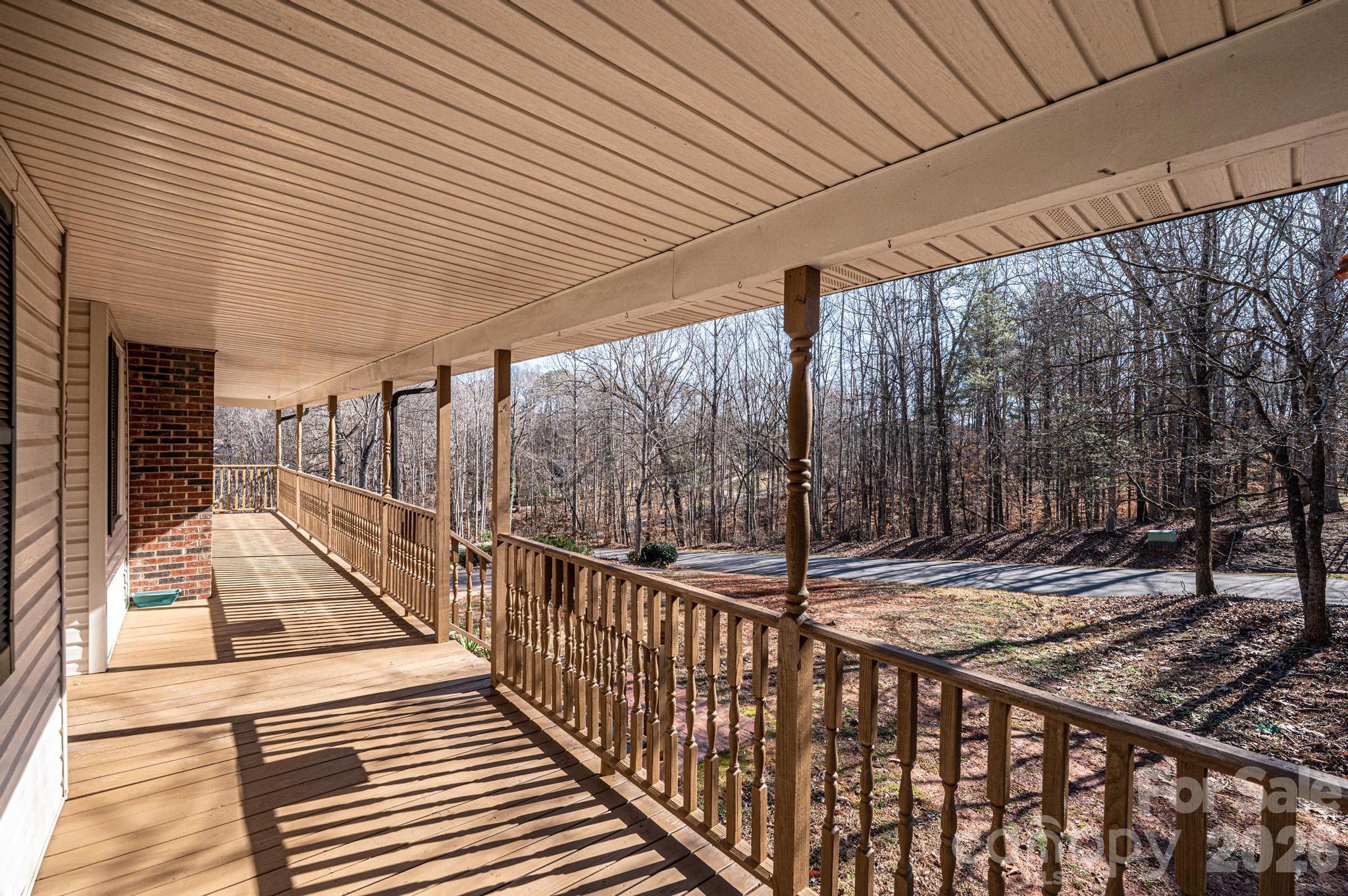 5284 Lisa Lane — Hickory
