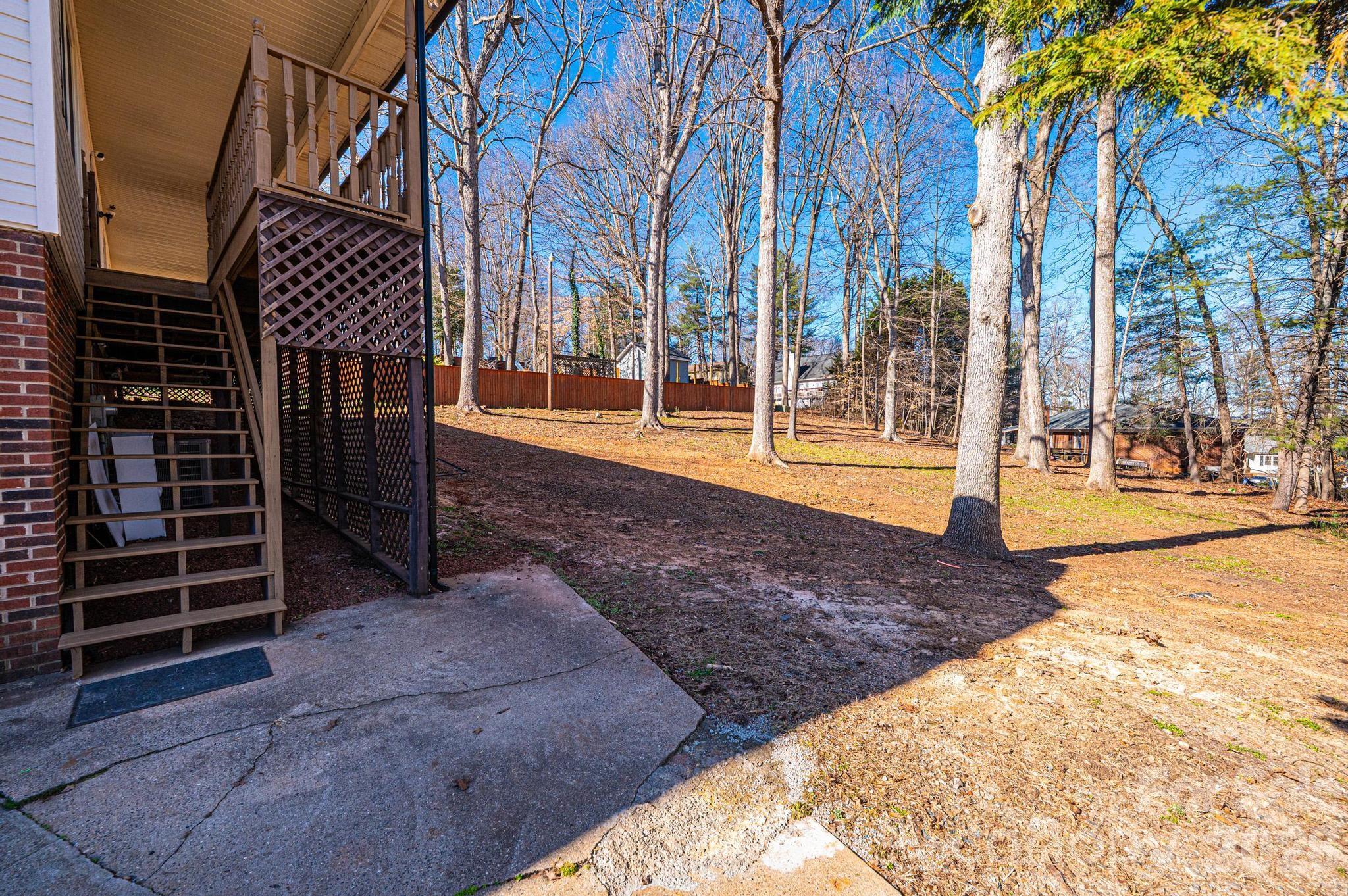 5284 Lisa Lane — Hickory