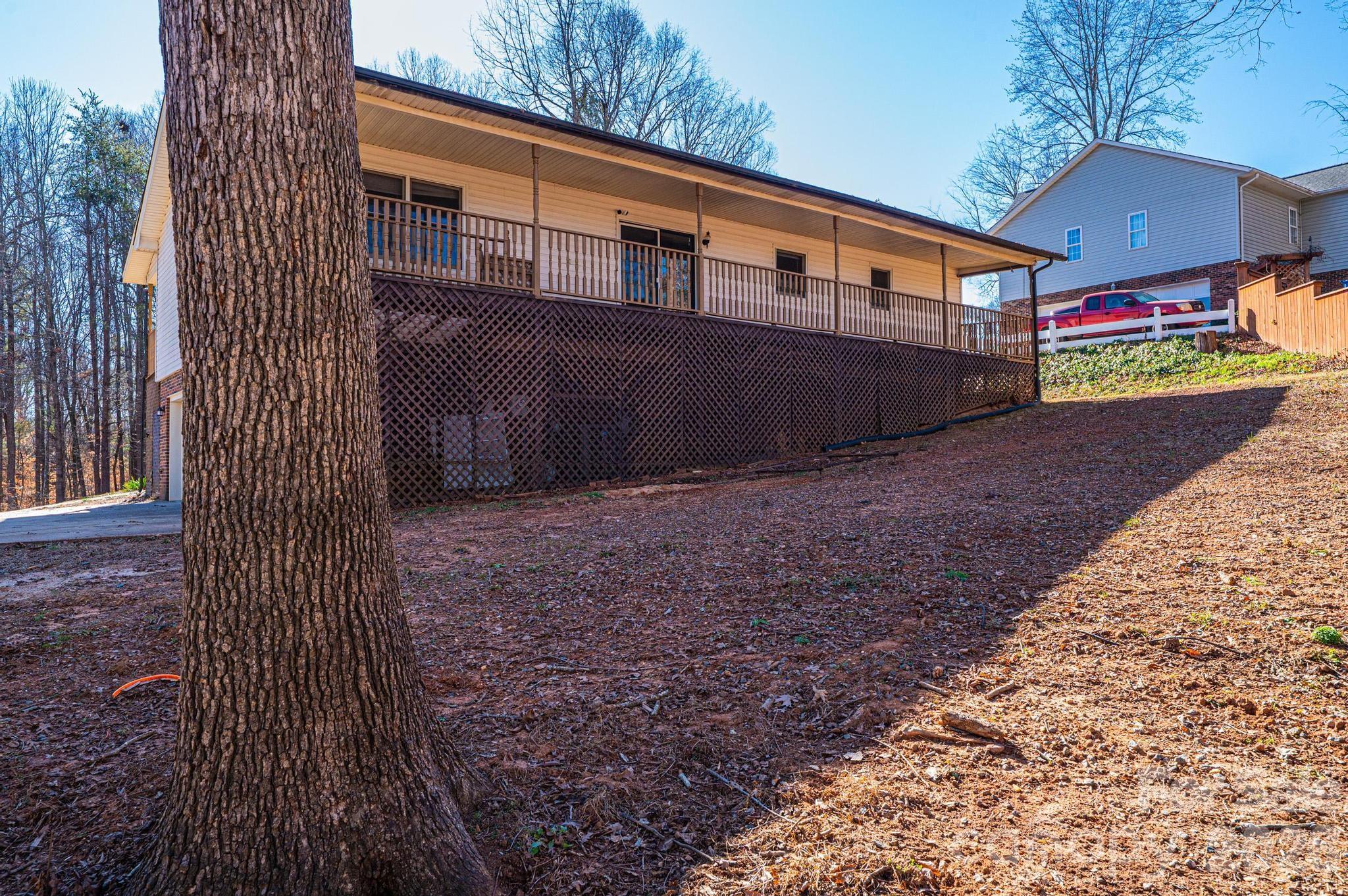 5284 Lisa Lane — Hickory