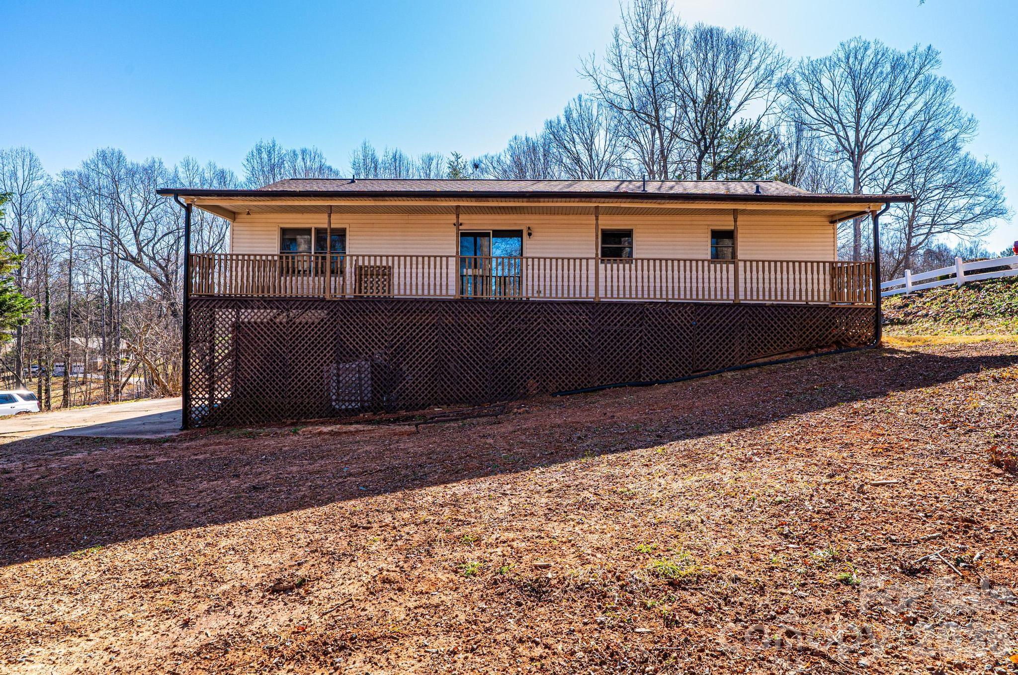 5284 Lisa Lane — Hickory