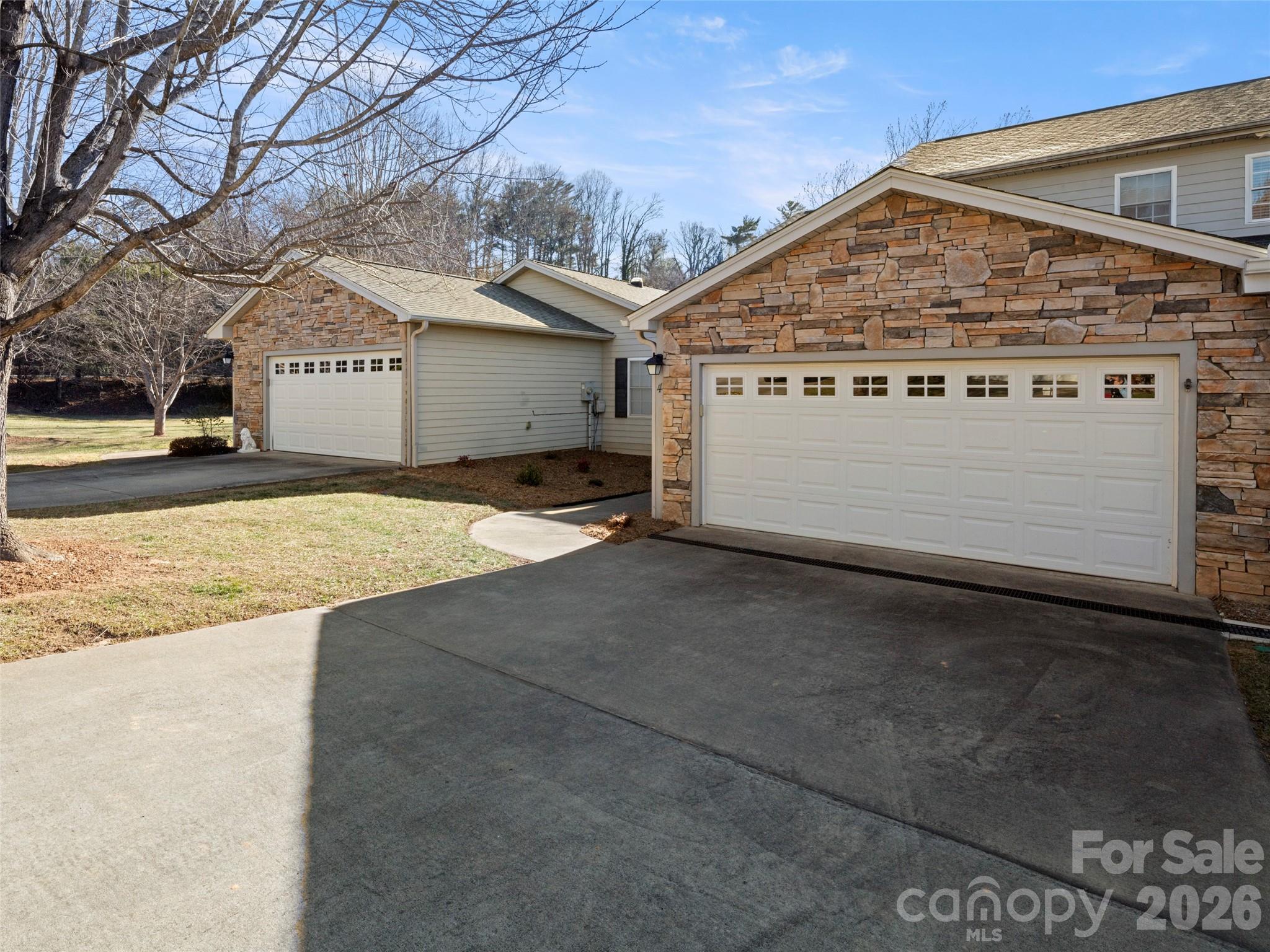 4 Holiday Drive — Arden