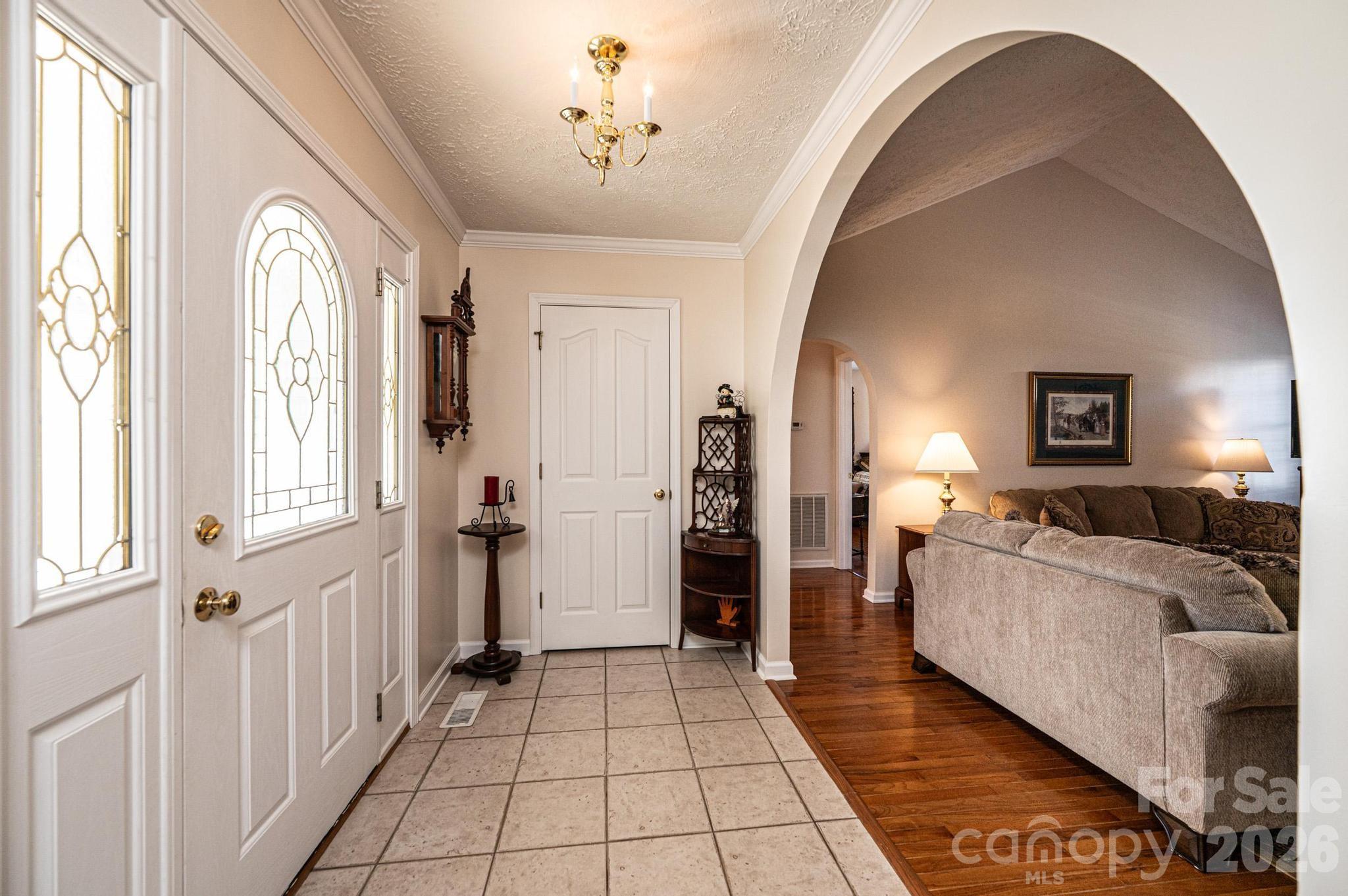 2576 Rolling Ridge Drive — Hickory