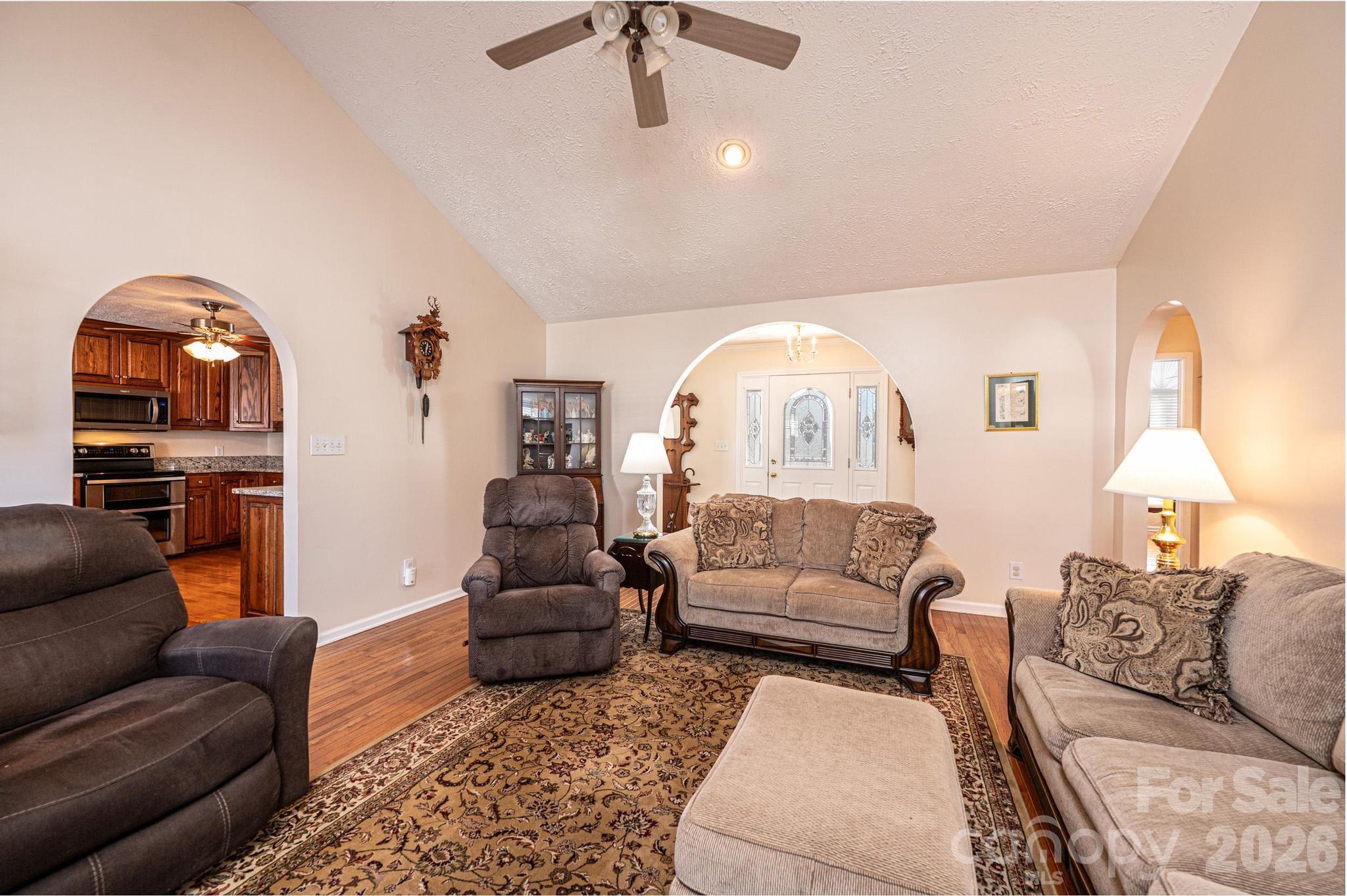 2576 Rolling Ridge Drive — Hickory