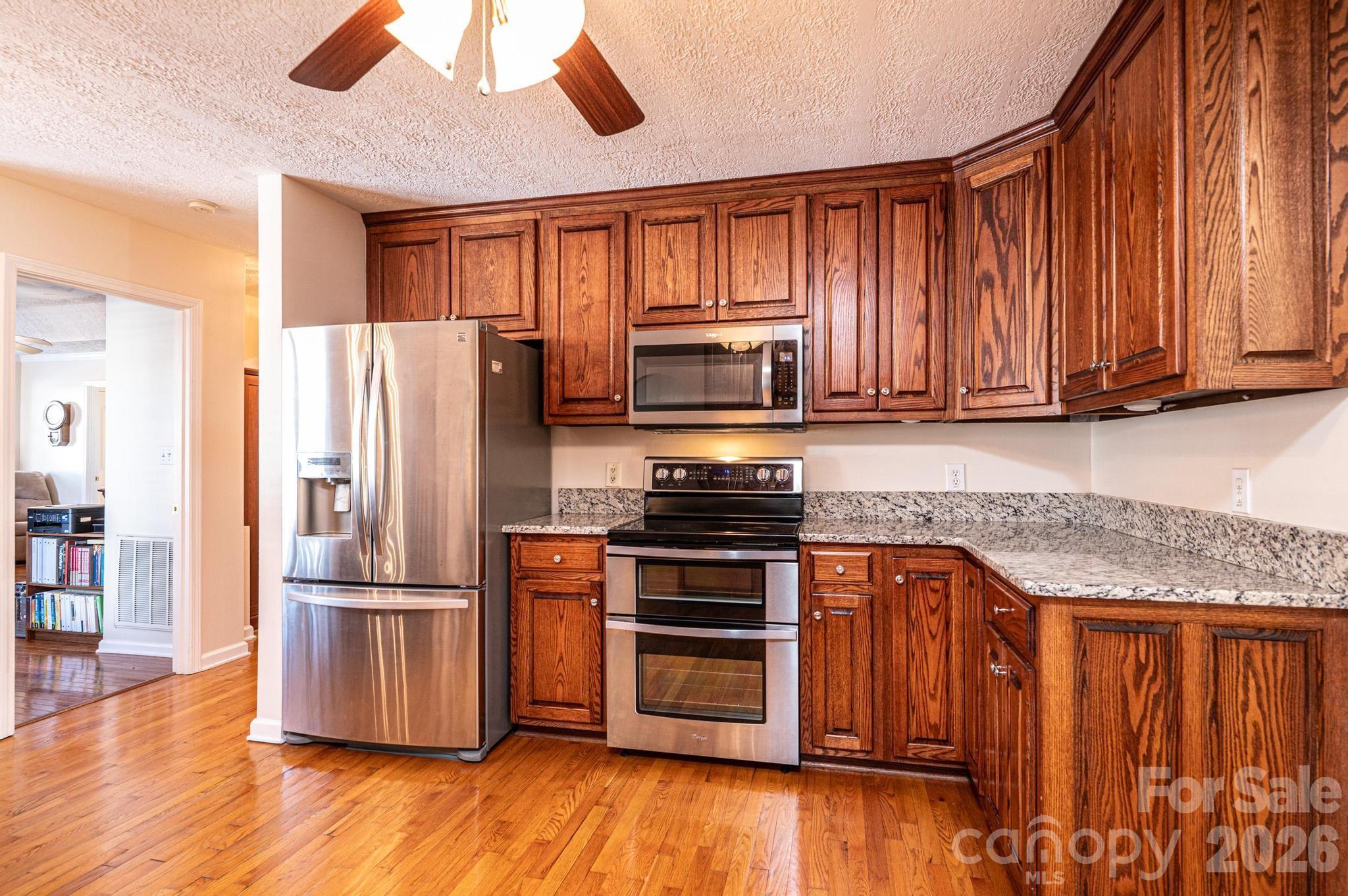 2576 Rolling Ridge Drive — Hickory