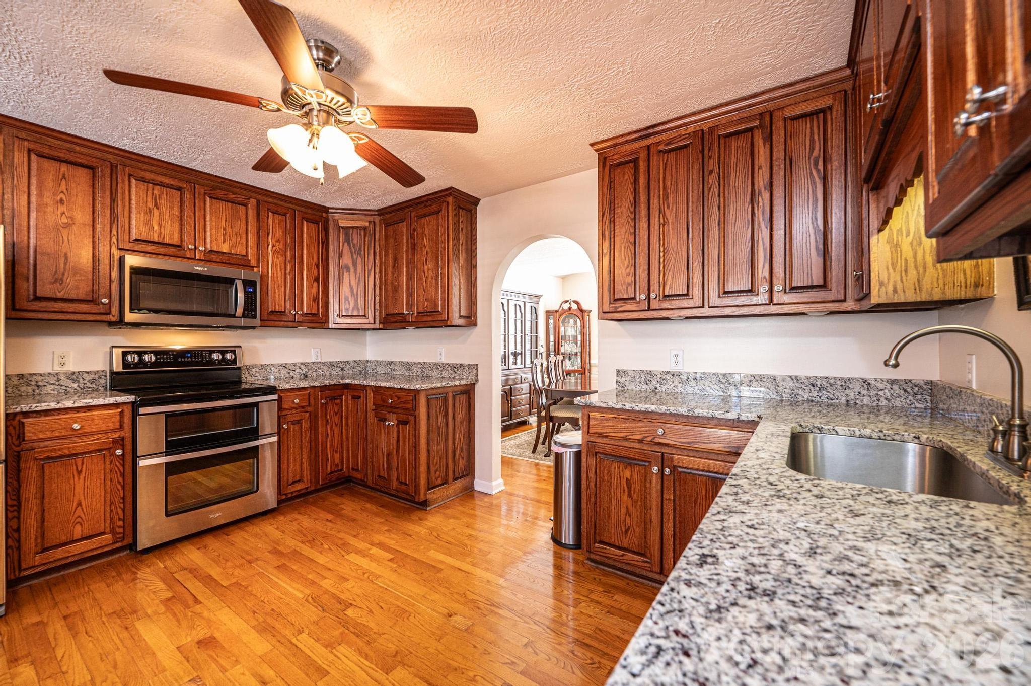 2576 Rolling Ridge Drive — Hickory