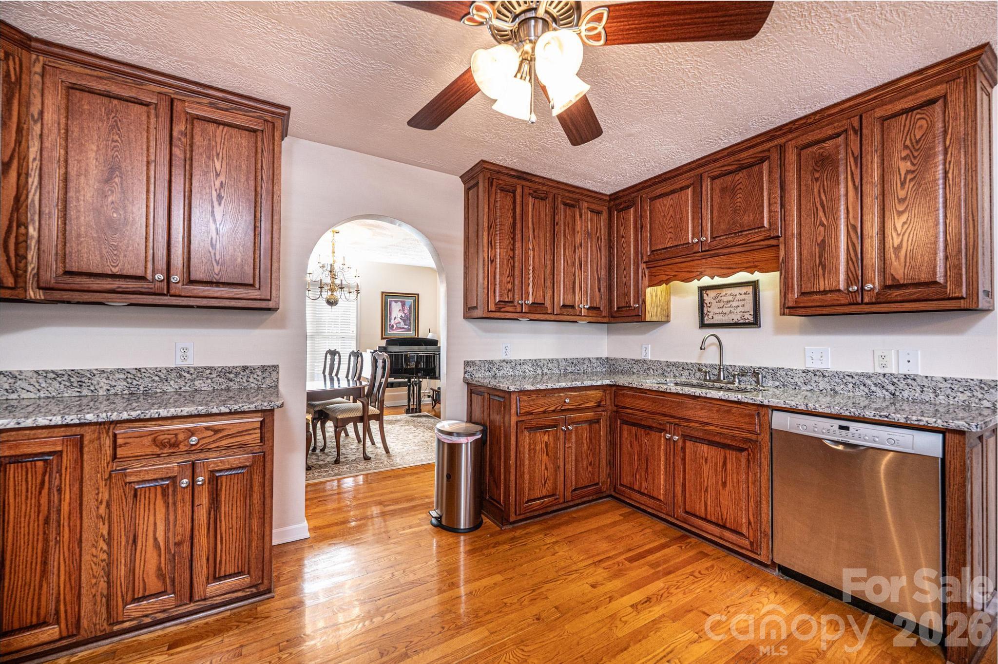 2576 Rolling Ridge Drive — Hickory