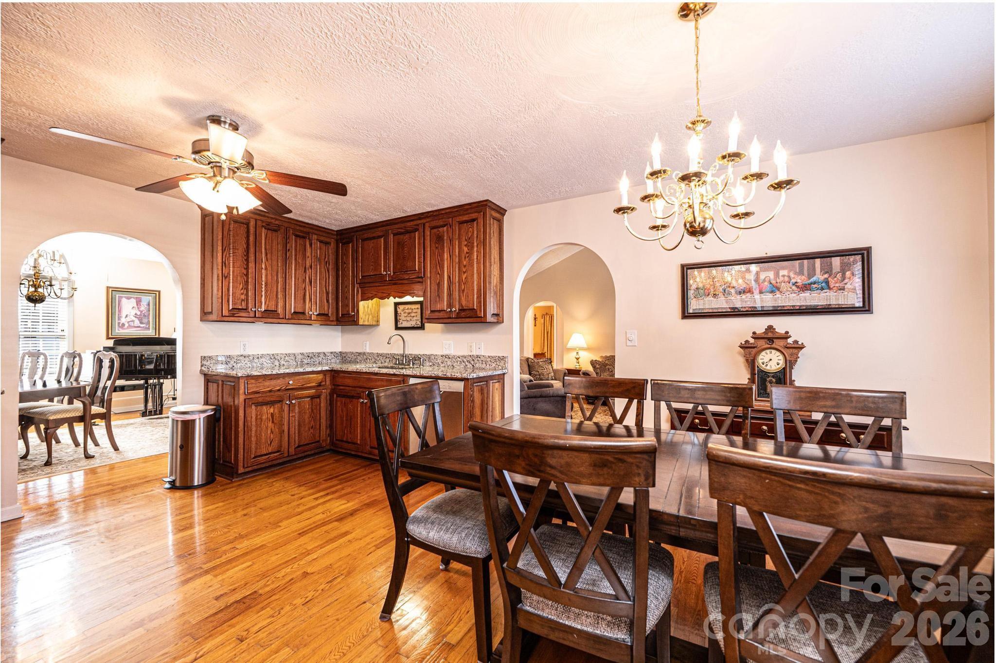 2576 Rolling Ridge Drive — Hickory
