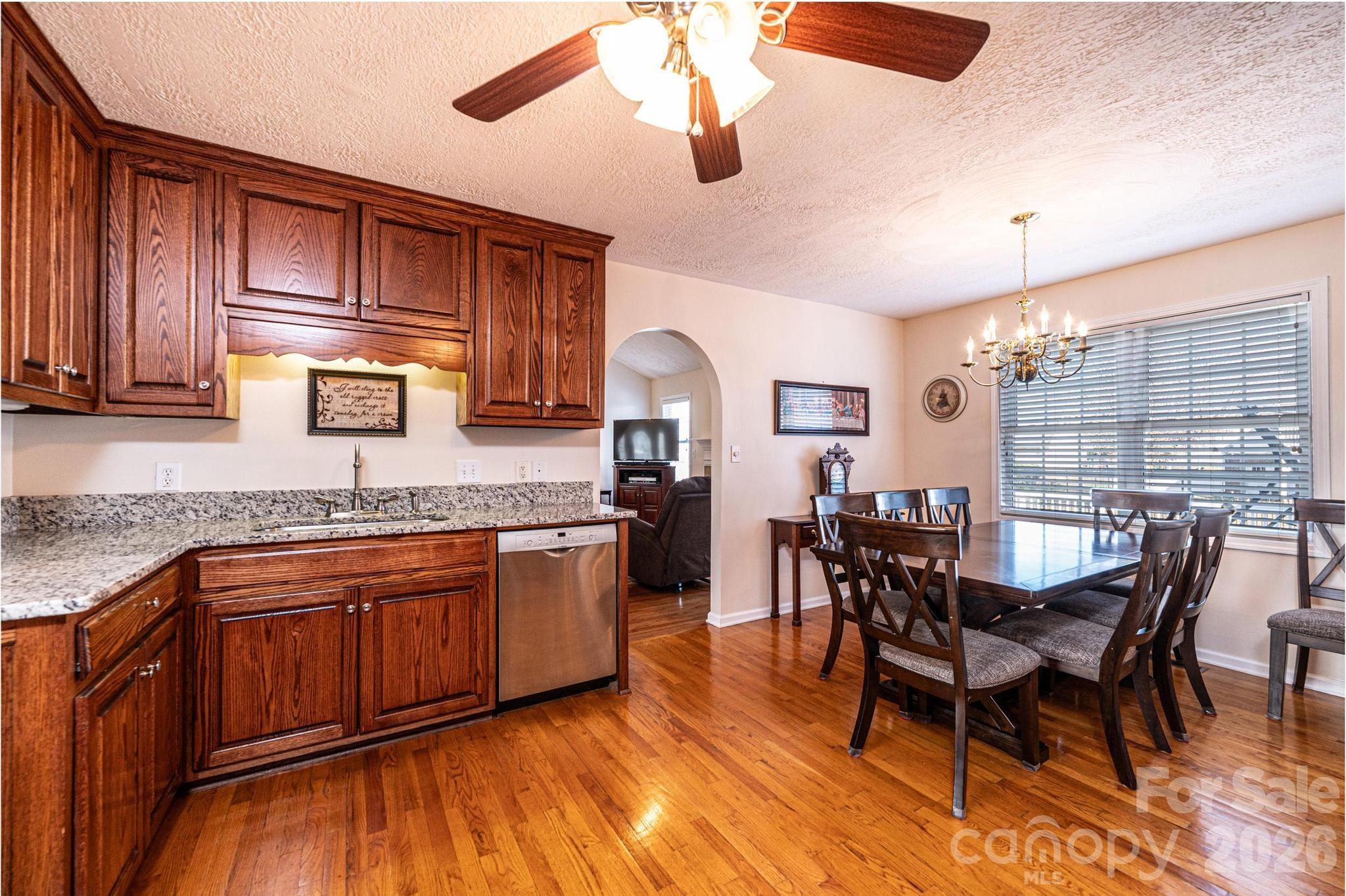 2576 Rolling Ridge Drive — Hickory
