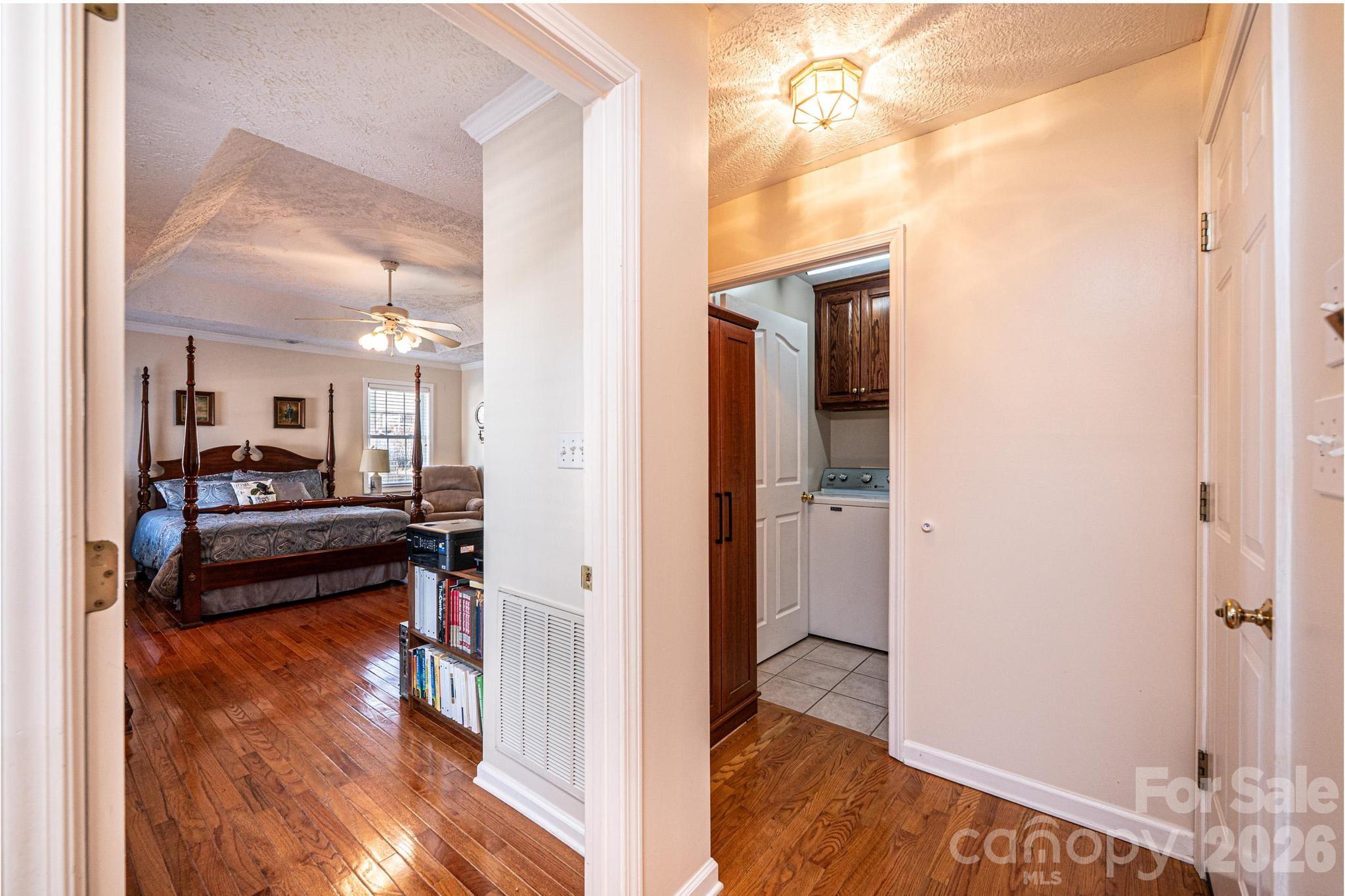 2576 Rolling Ridge Drive — Hickory