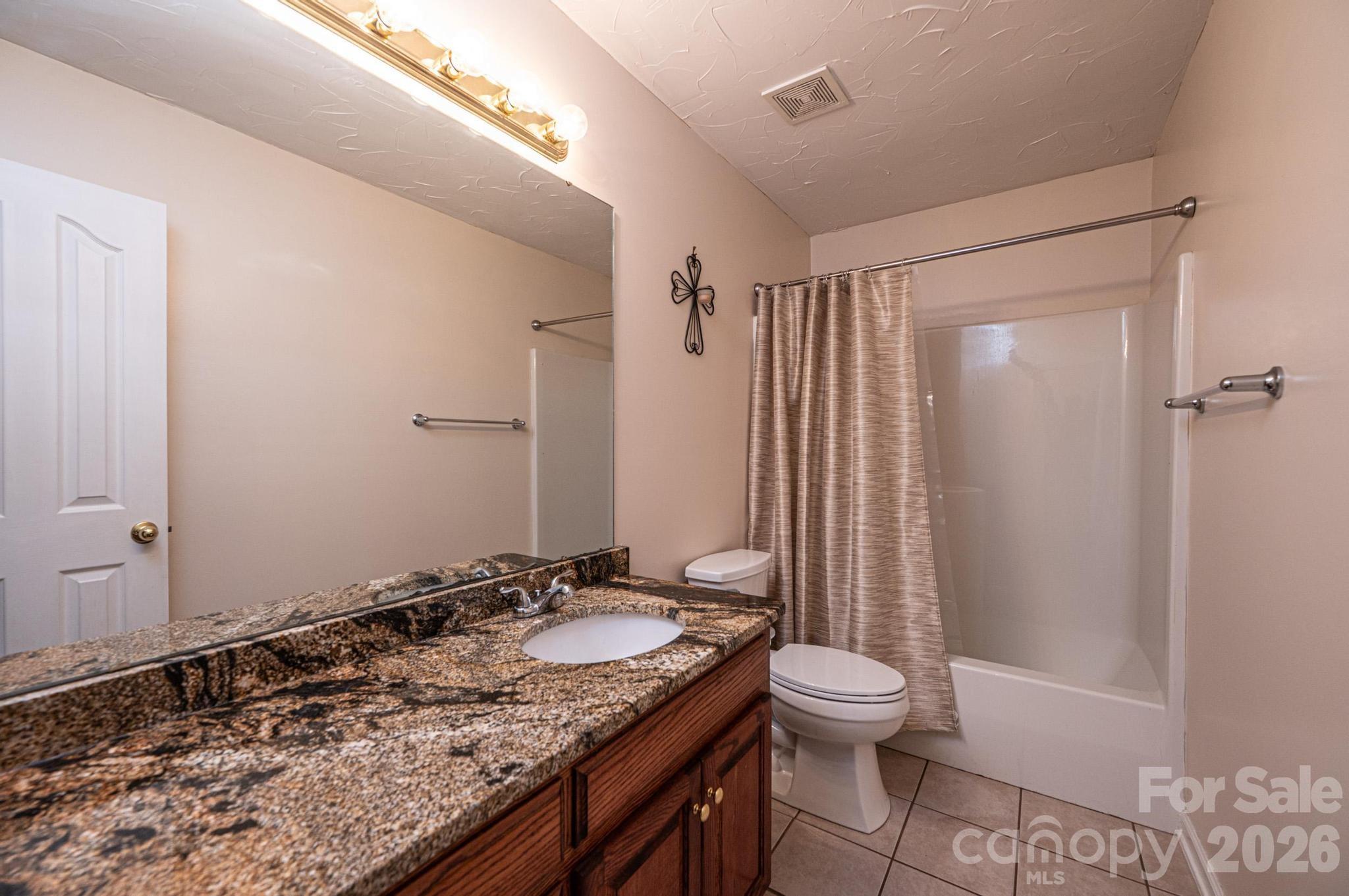 2576 Rolling Ridge Drive — Hickory