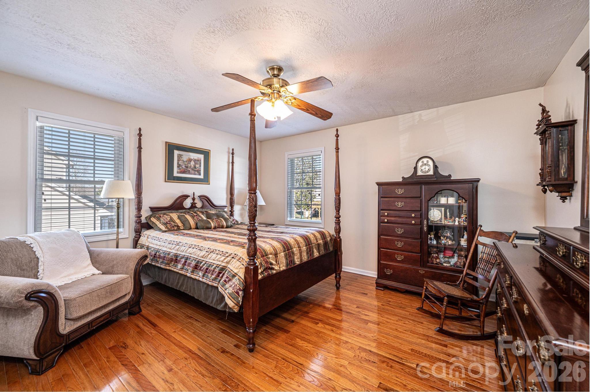 2576 Rolling Ridge Drive — Hickory