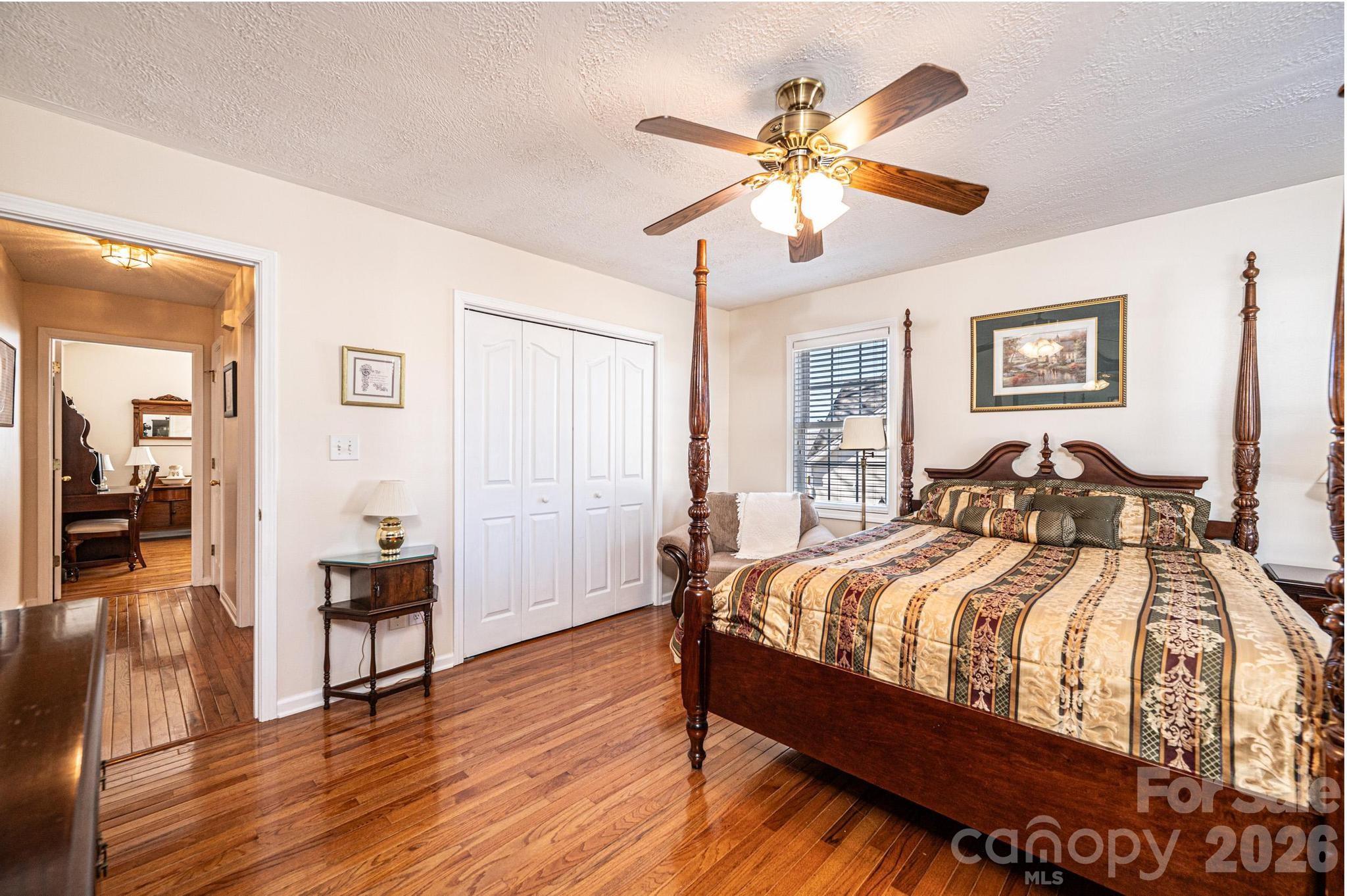 2576 Rolling Ridge Drive — Hickory
