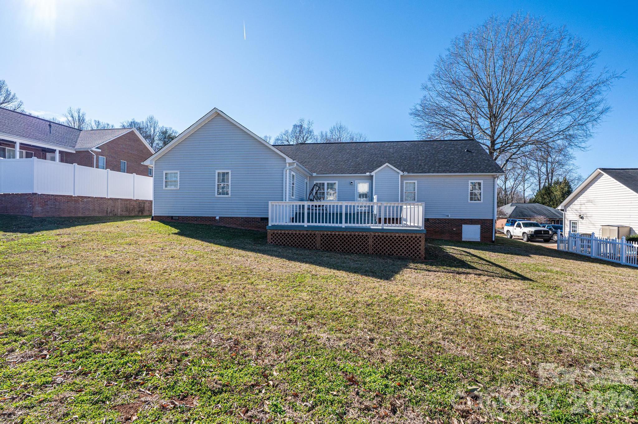2576 Rolling Ridge Drive — Hickory