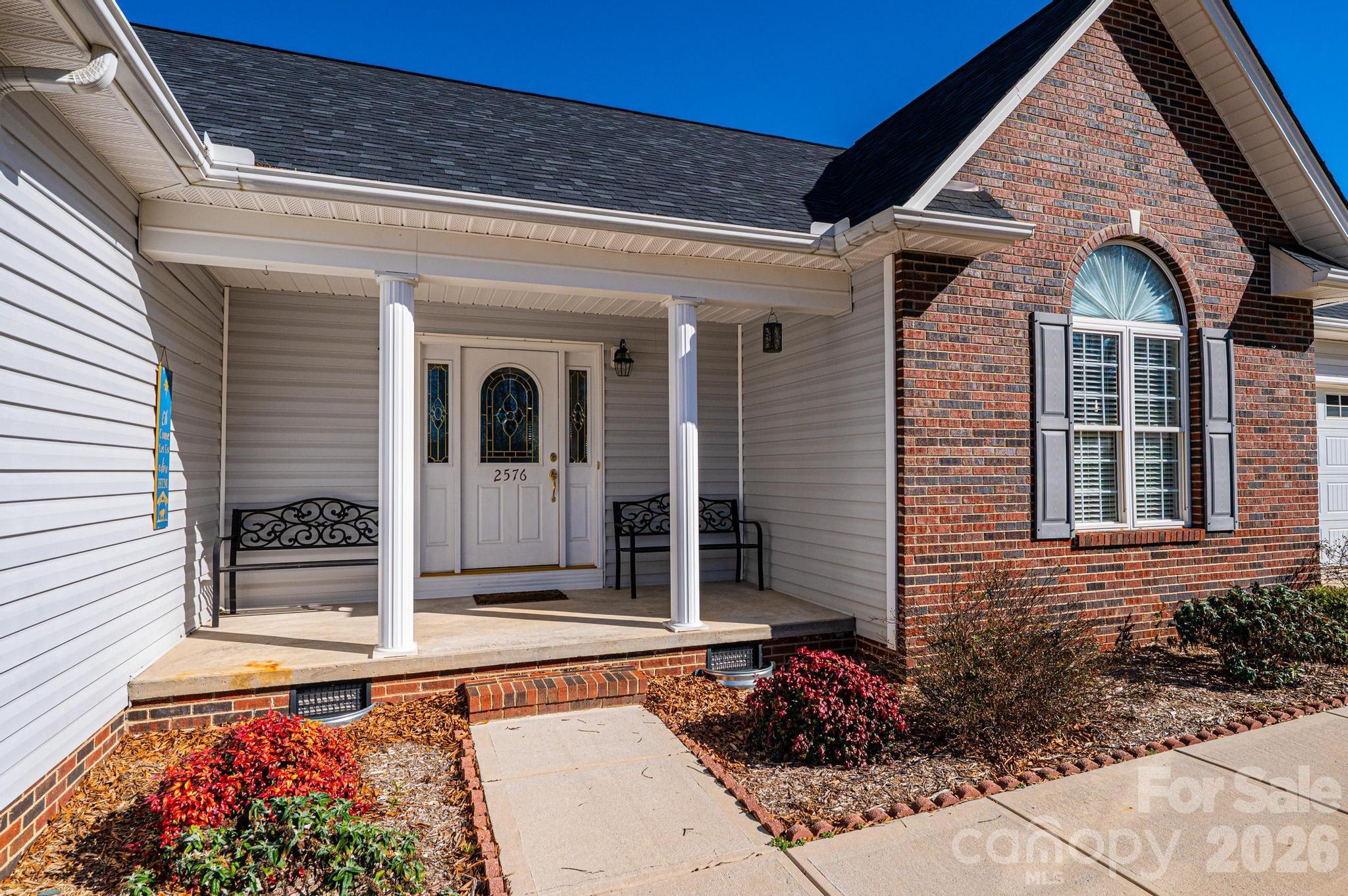 2576 Rolling Ridge Drive — Hickory