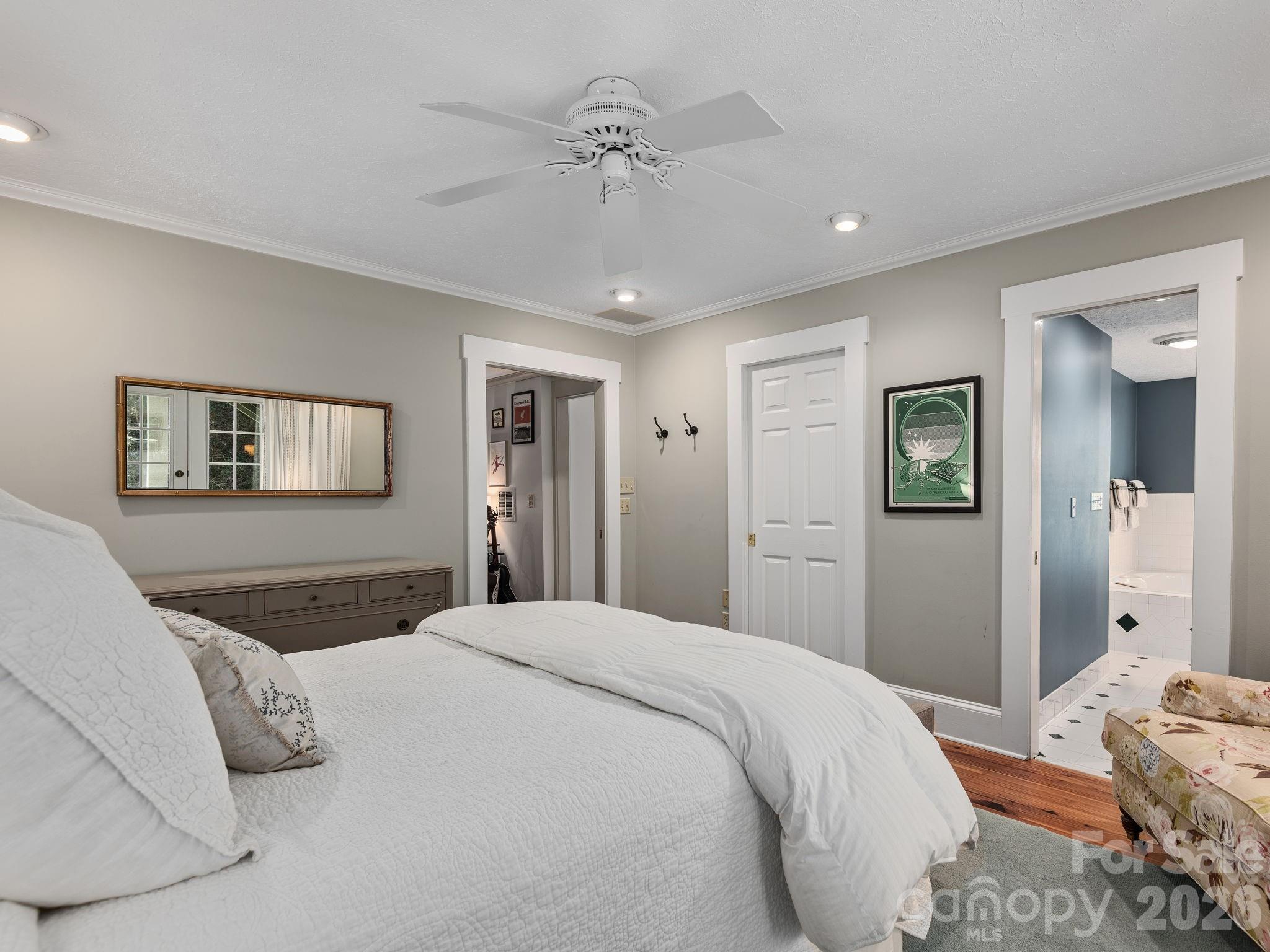 67 Cherokee Road — Asheville