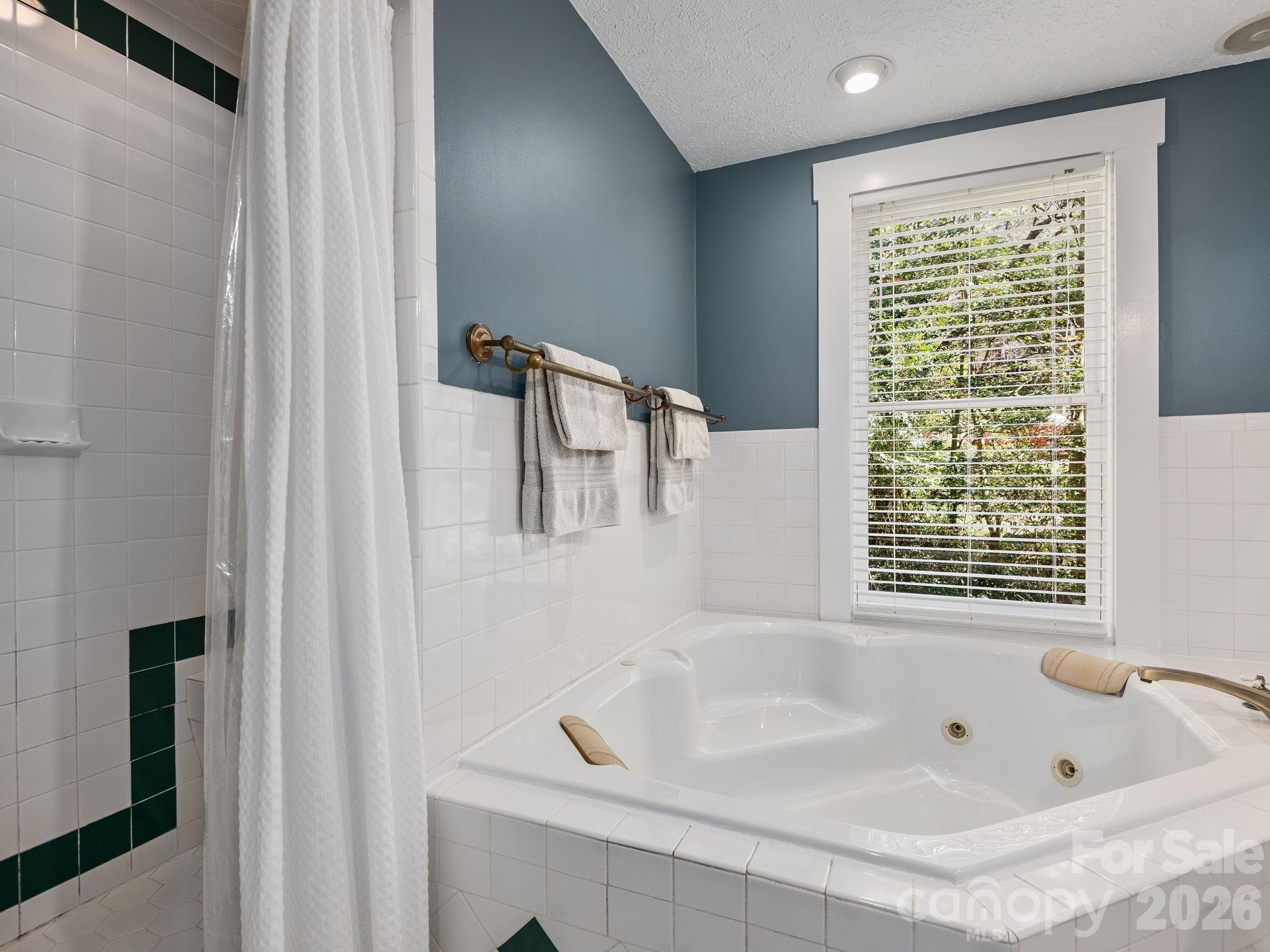 67 Cherokee Road — Asheville
