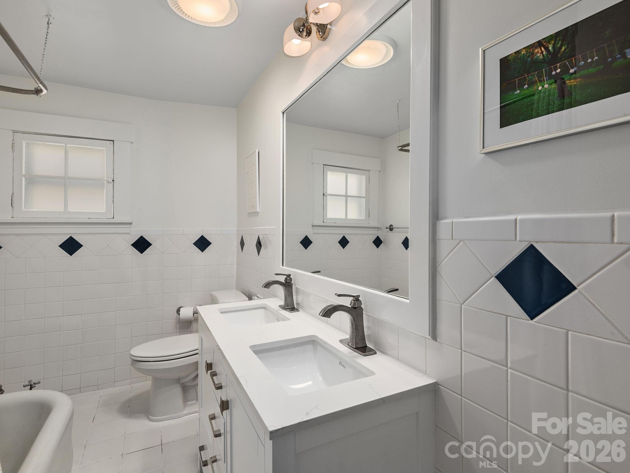 67 Cherokee Road — Asheville