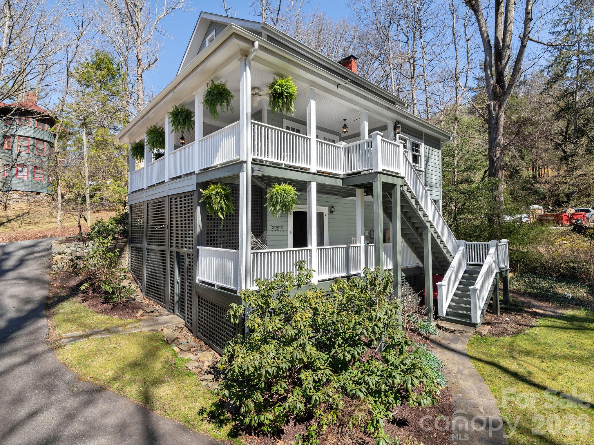 67 Cherokee Road — Asheville