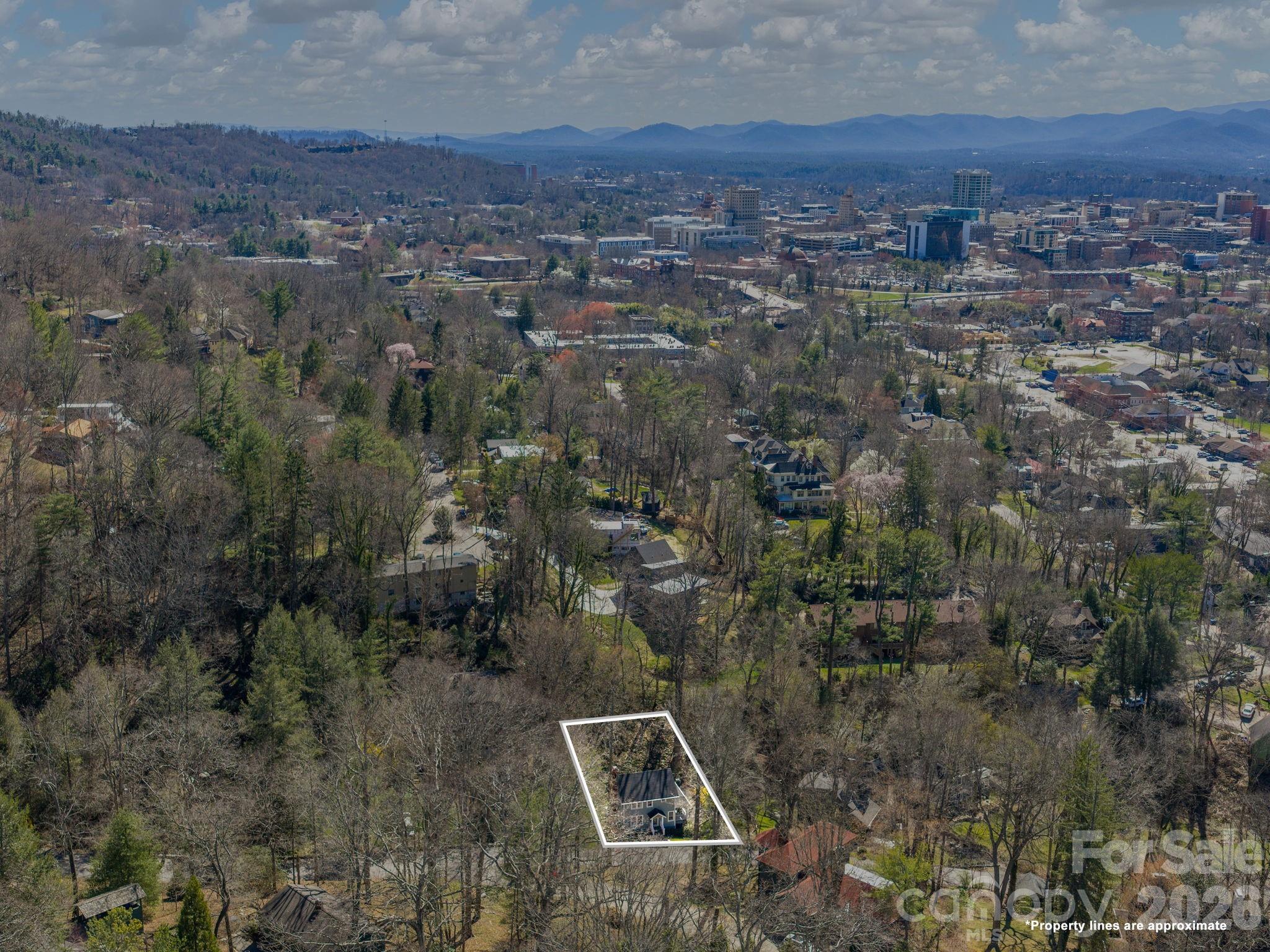 67 Cherokee Road — Asheville