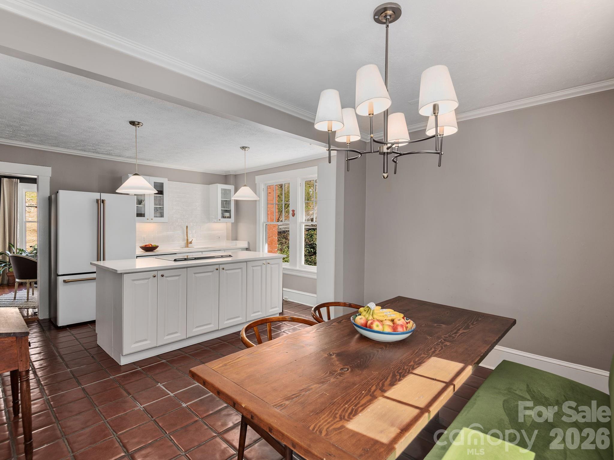 67 Cherokee Road — Asheville