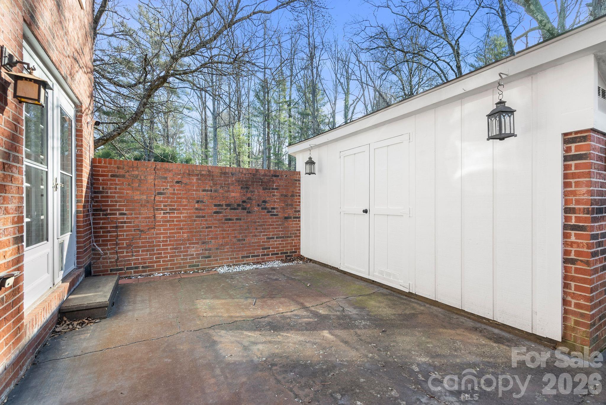1411 Kensington Road — Hendersonville