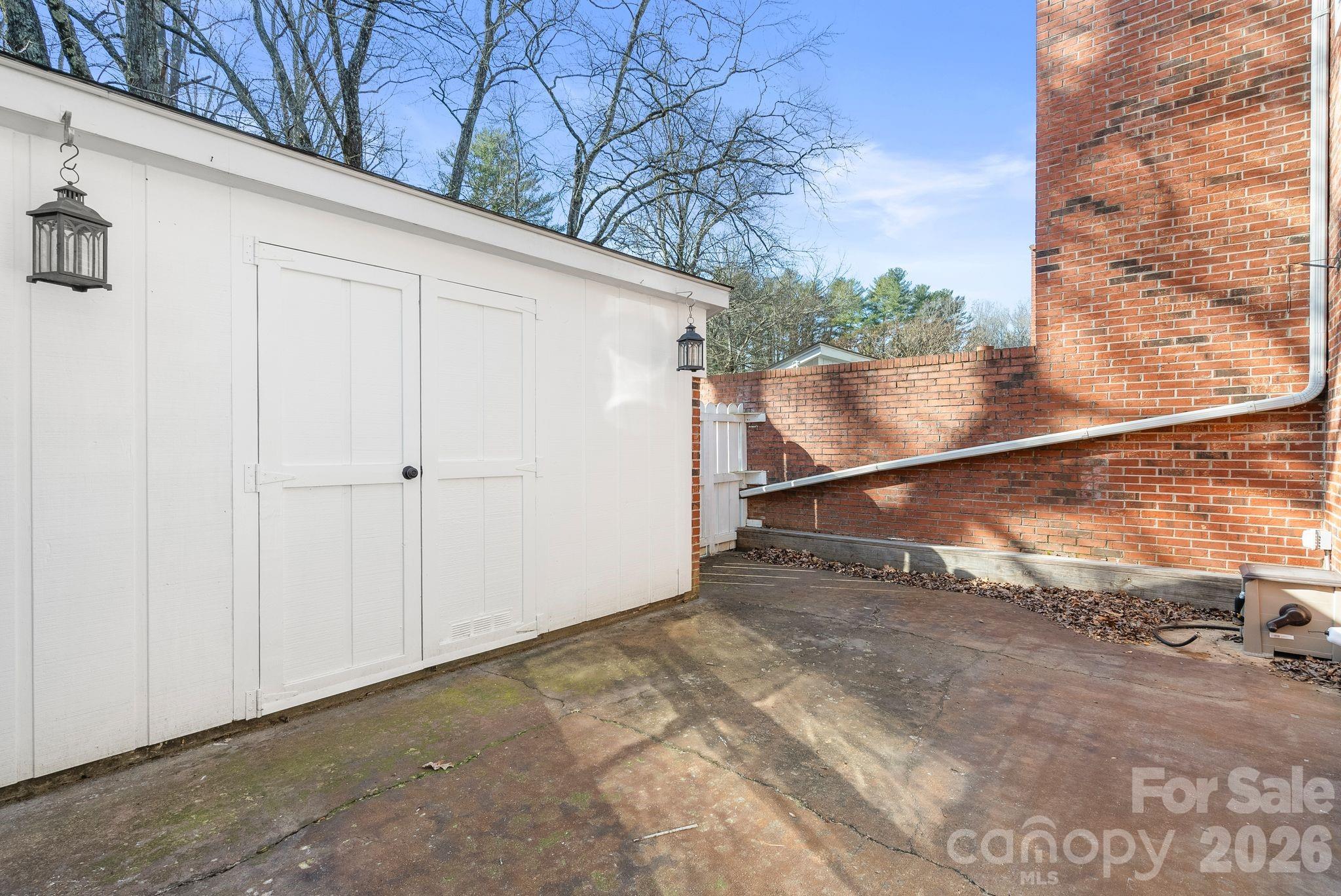 1411 Kensington Road — Hendersonville