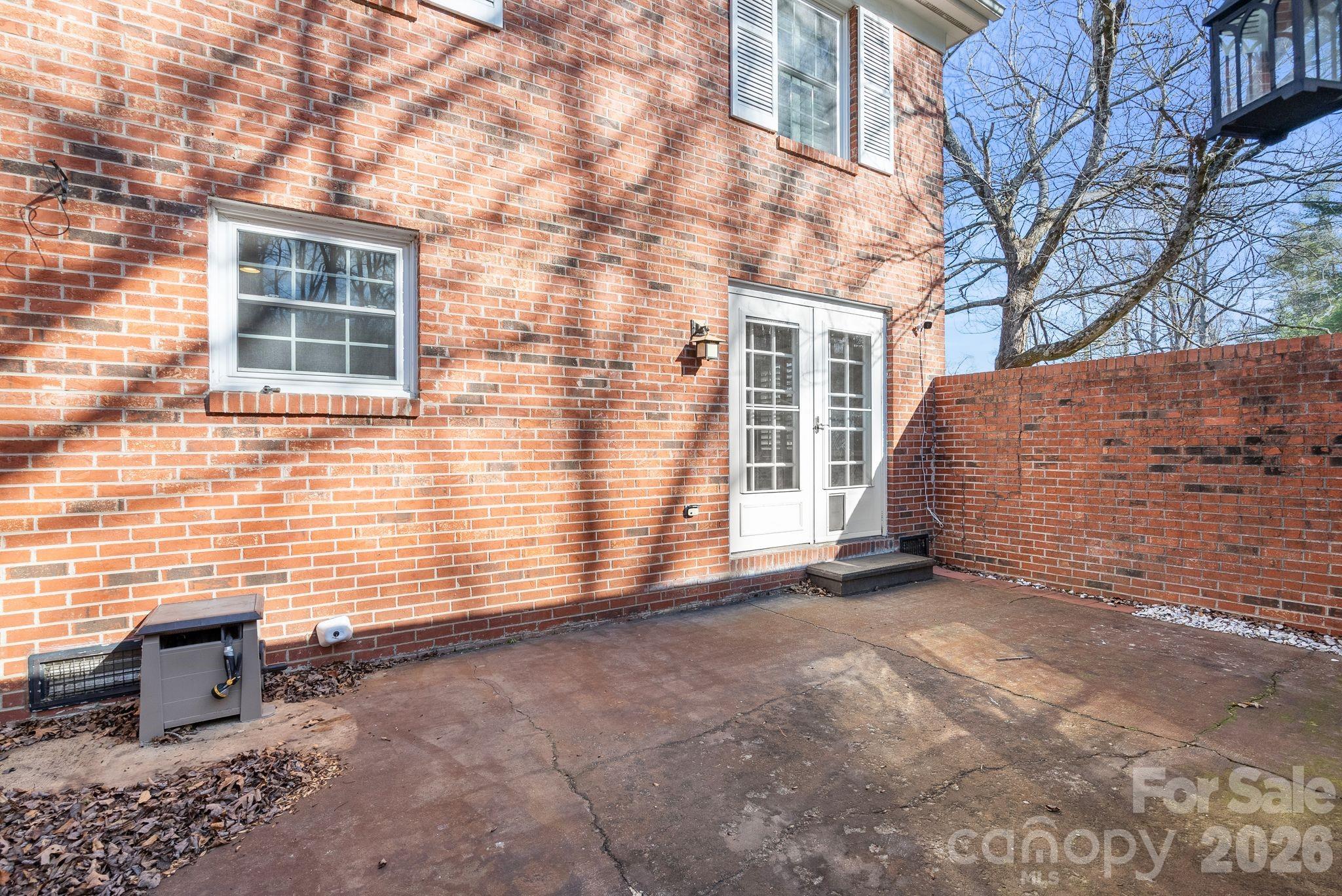 1411 Kensington Road — Hendersonville