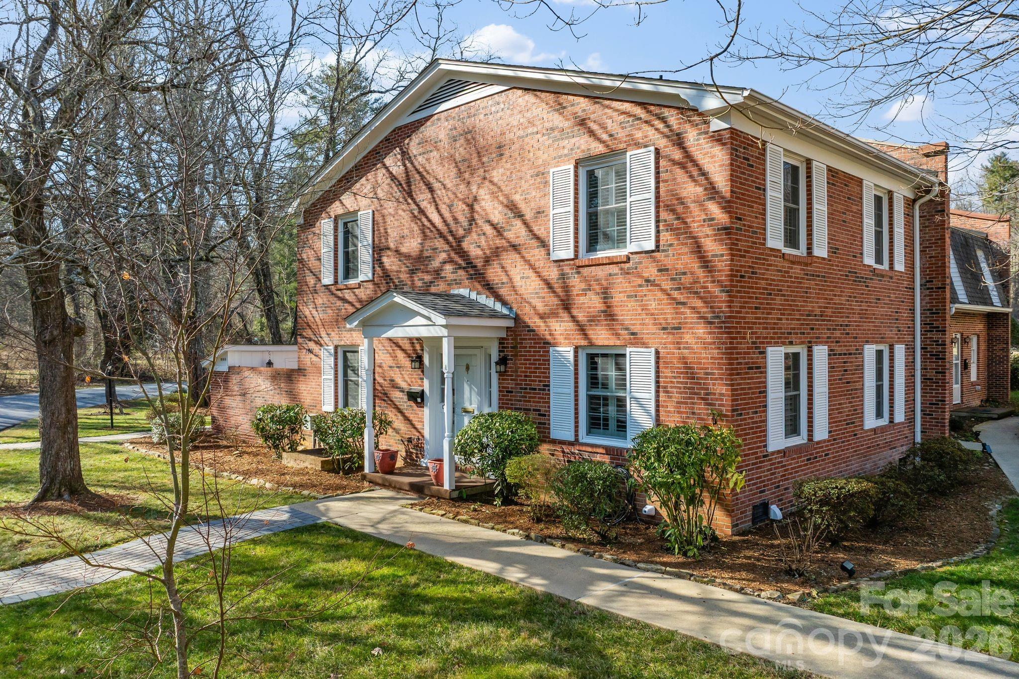 1411 Kensington Road — Hendersonville