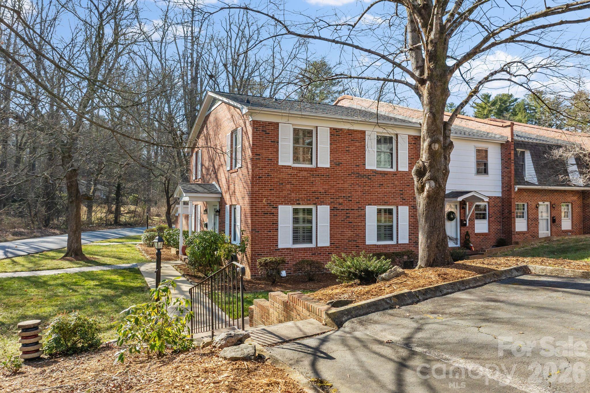 1411 Kensington Road — Hendersonville