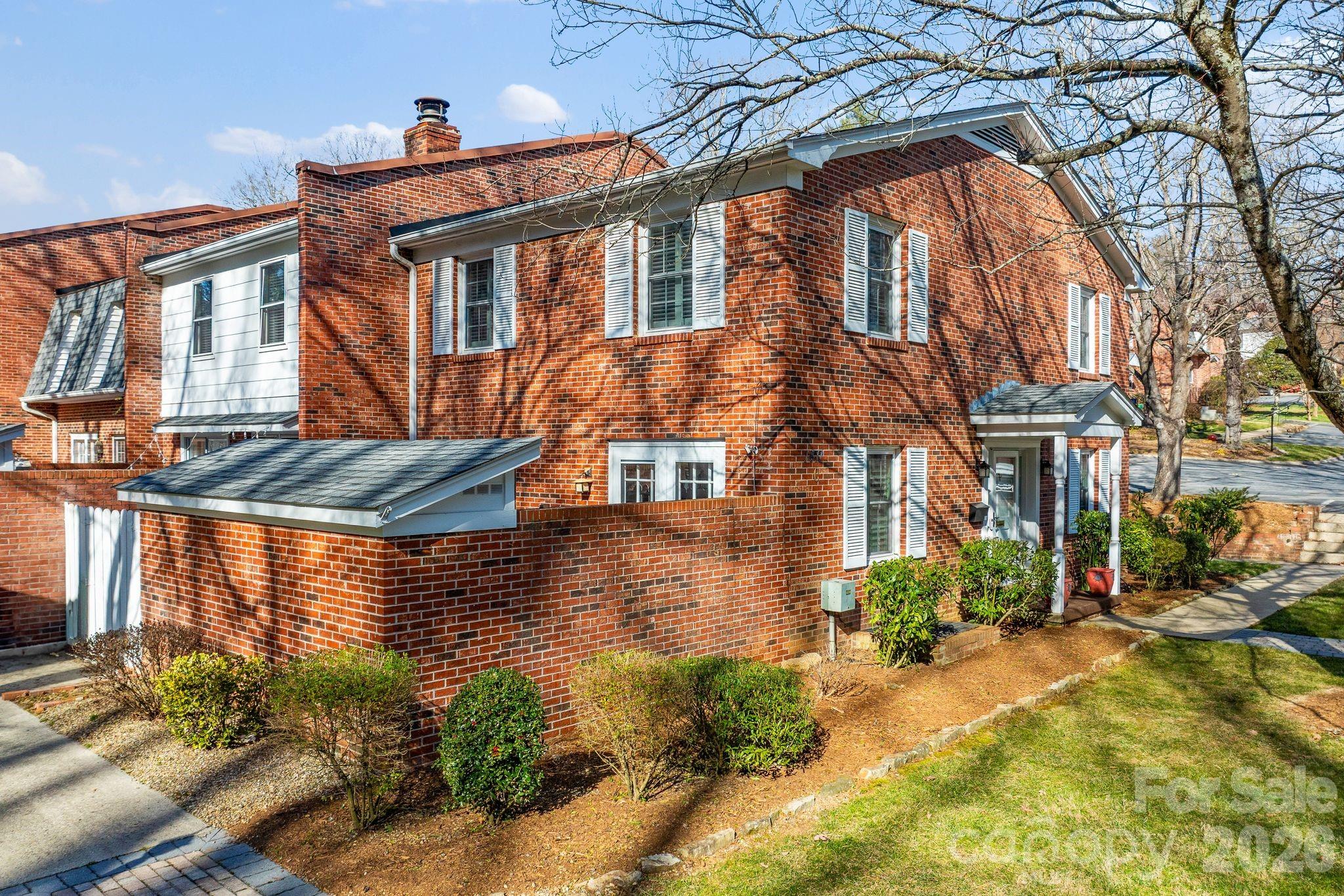 1411 Kensington Road — Hendersonville