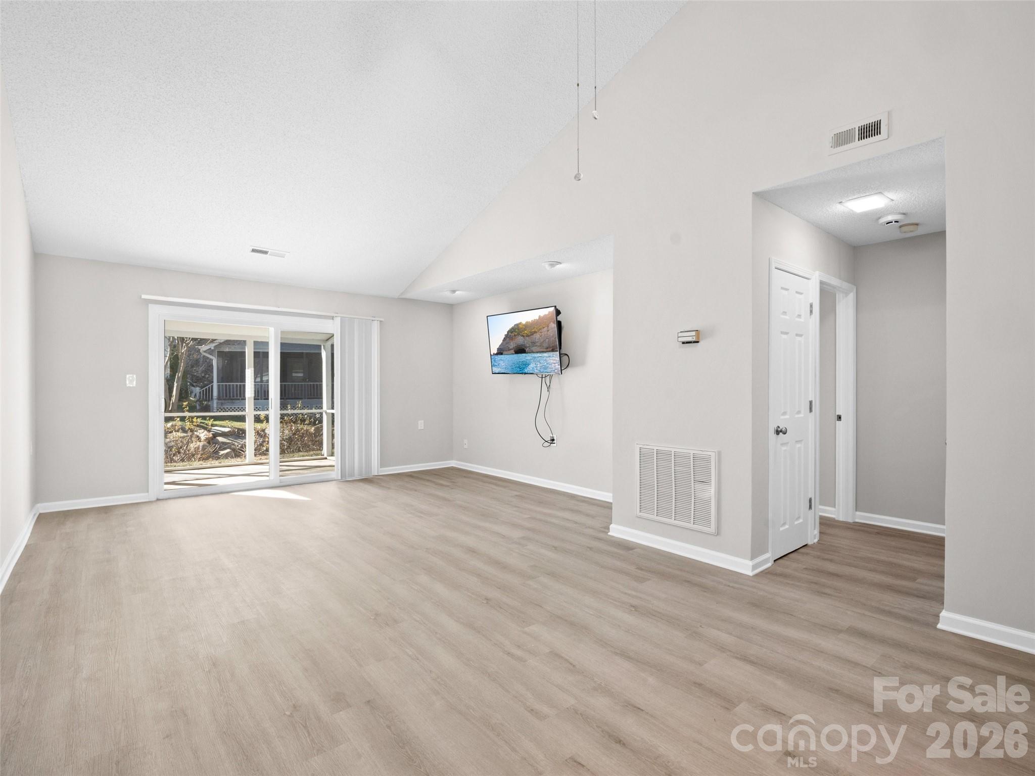 102 Llama Way — Black Mountain