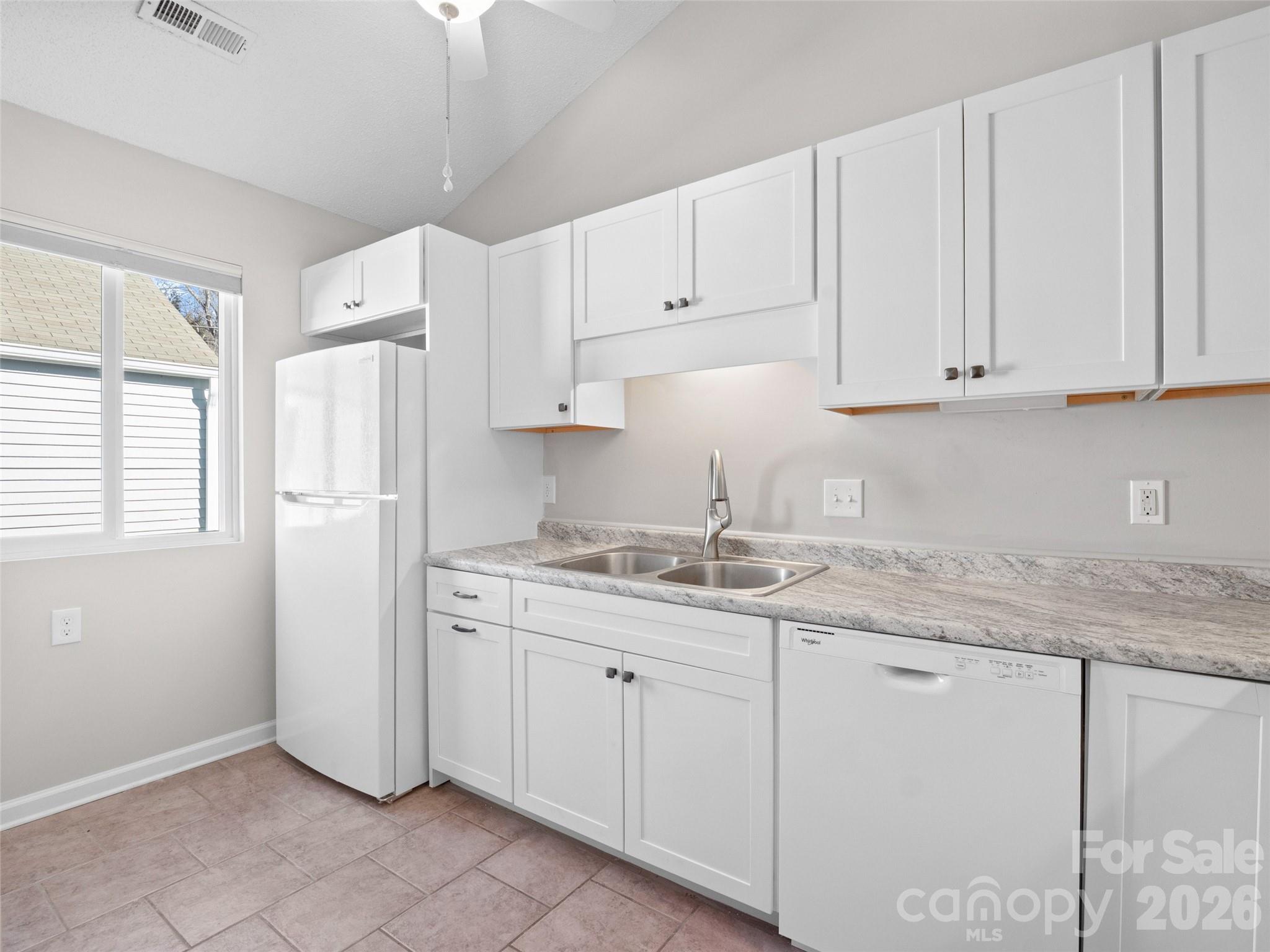 102 Llama Way — Black Mountain