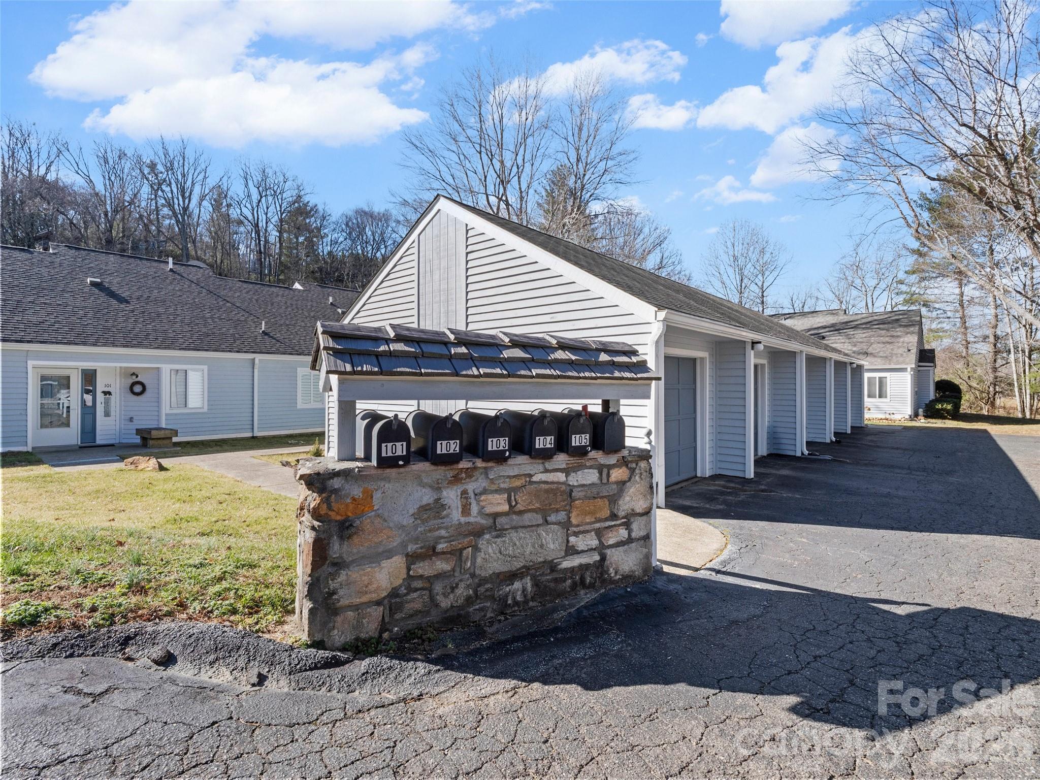 102 Llama Way — Black Mountain