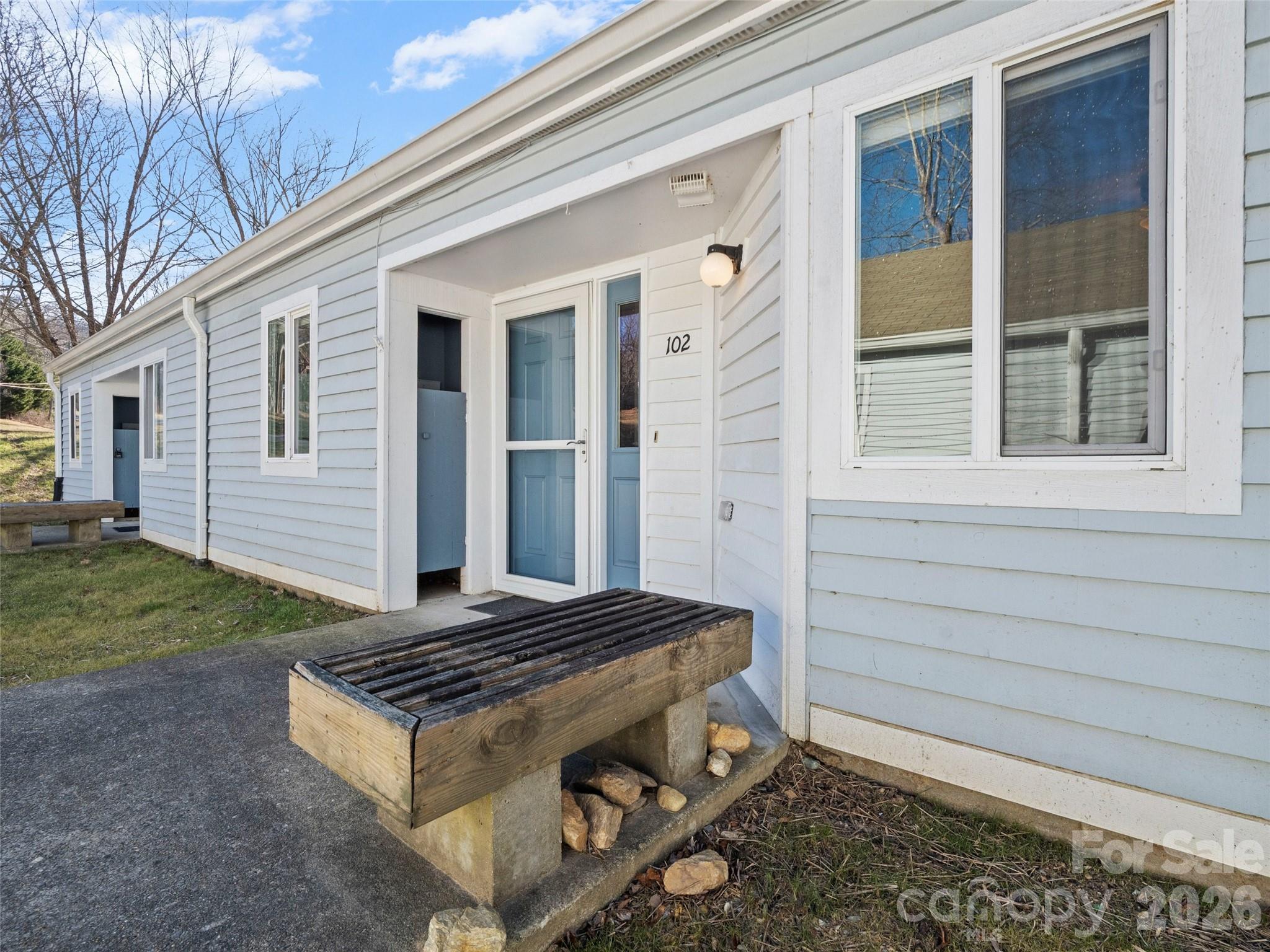 102 Llama Way — Black Mountain
