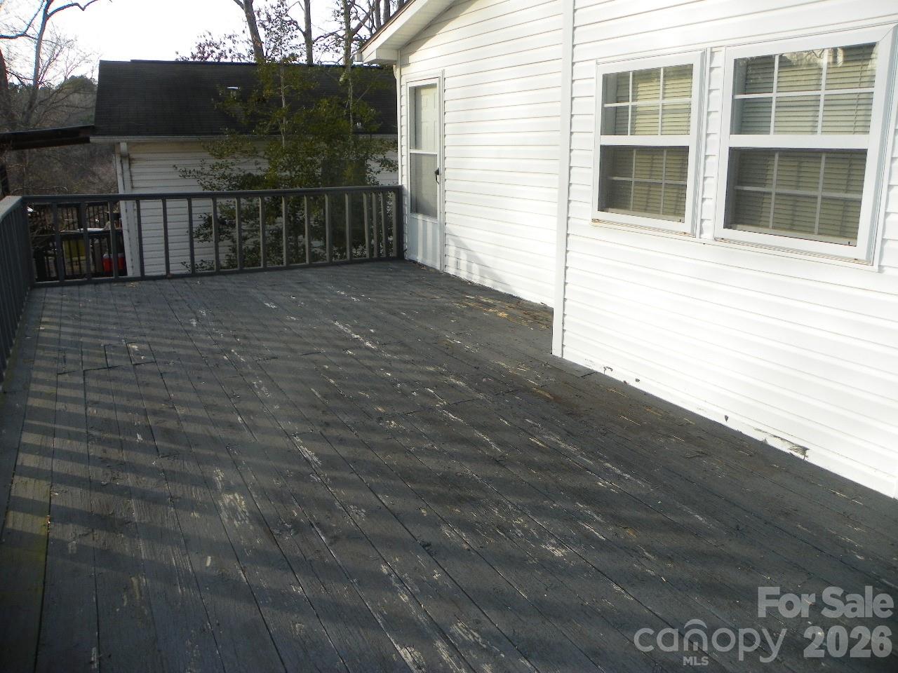 133 Pier Avenue — New London