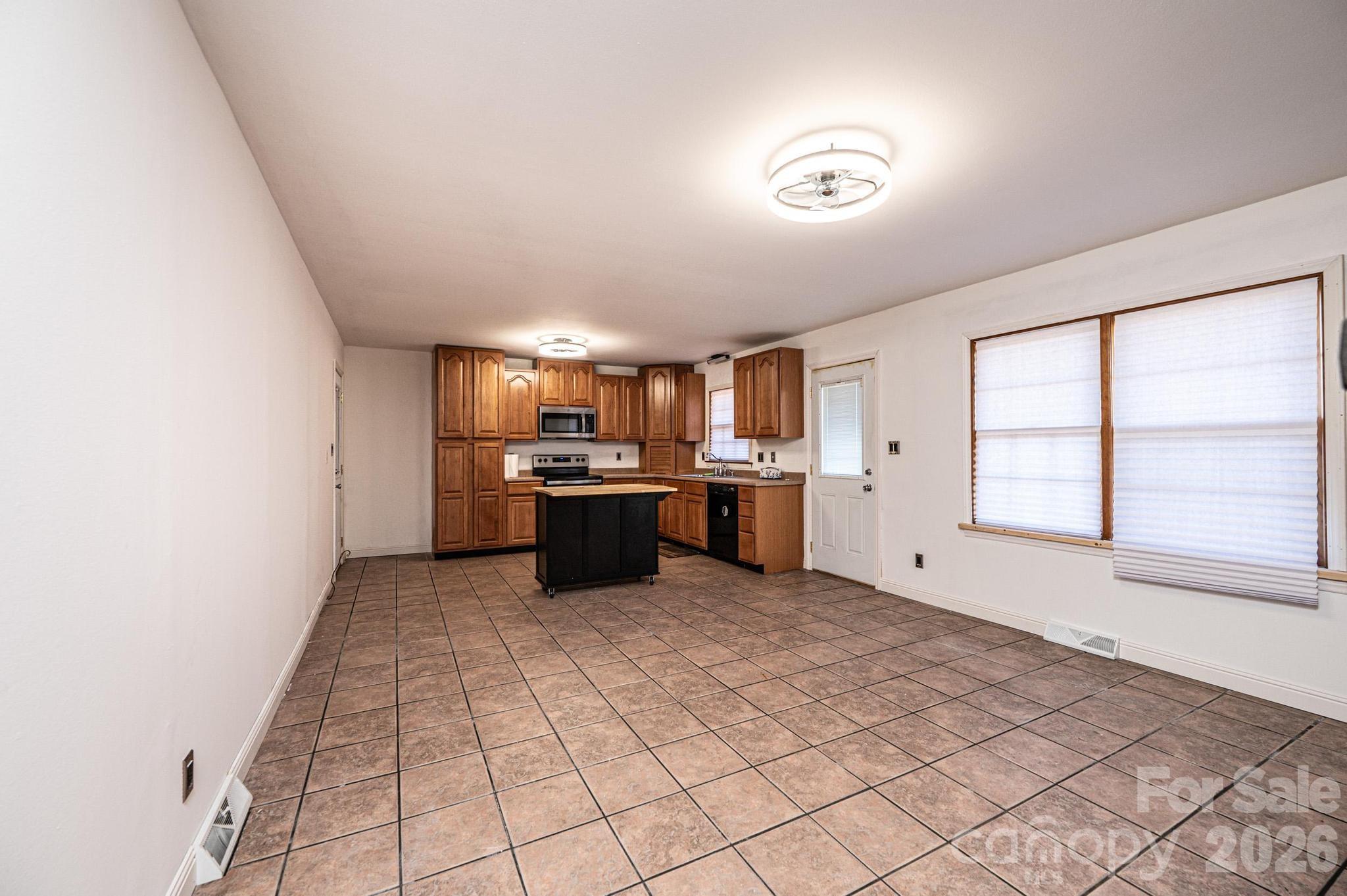 620 Diamondhead Drive NE — Lenoir