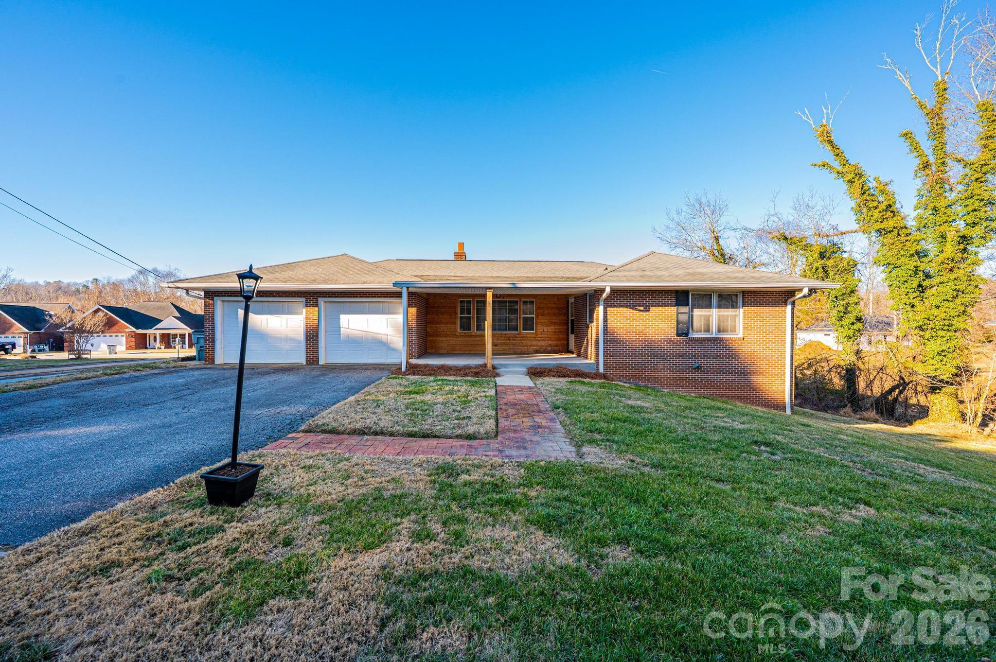 620 Diamondhead Drive NE — Lenoir